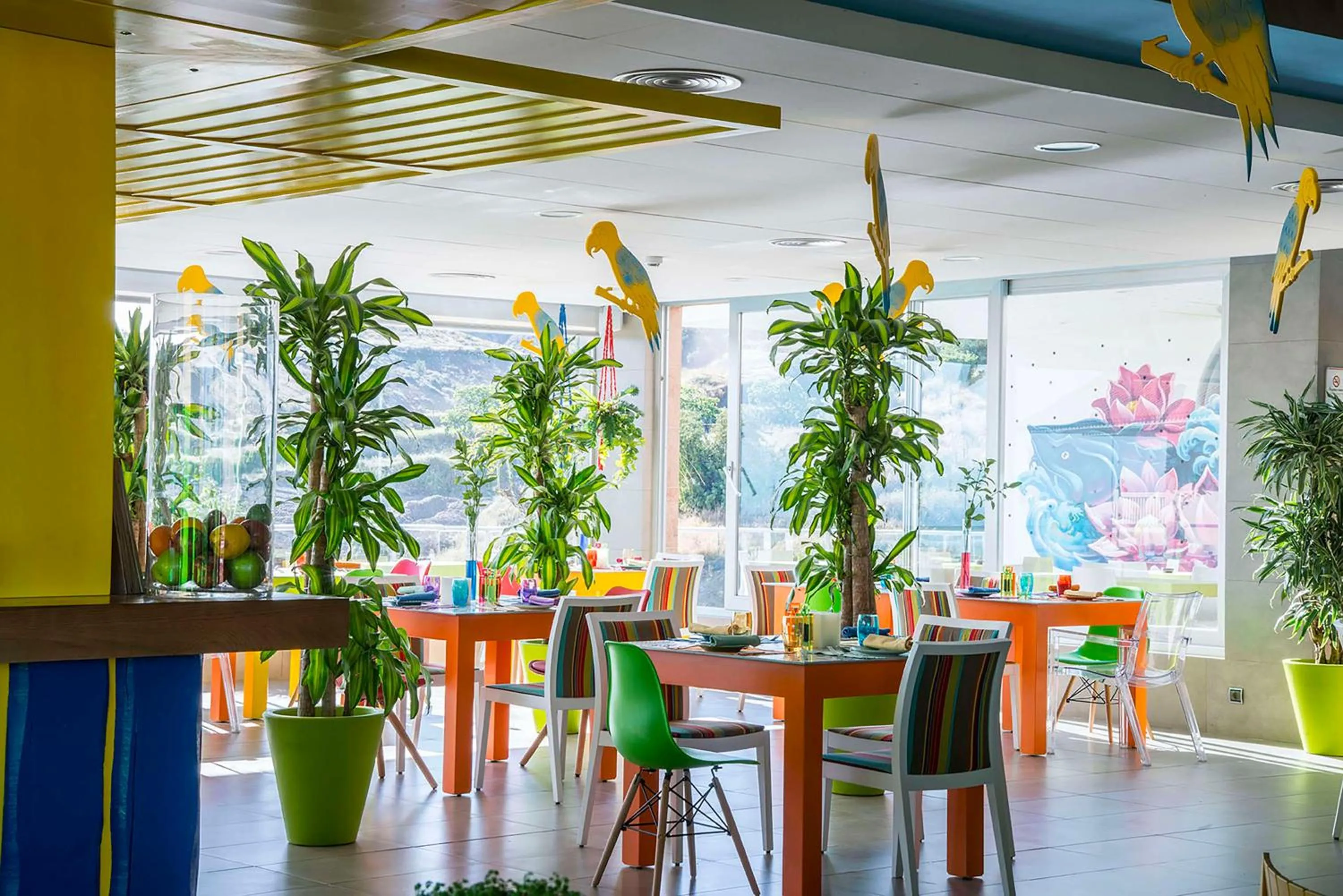 Restaurant/places to eat in Higuerón Hotel Málaga, Curio Collection by Hilton