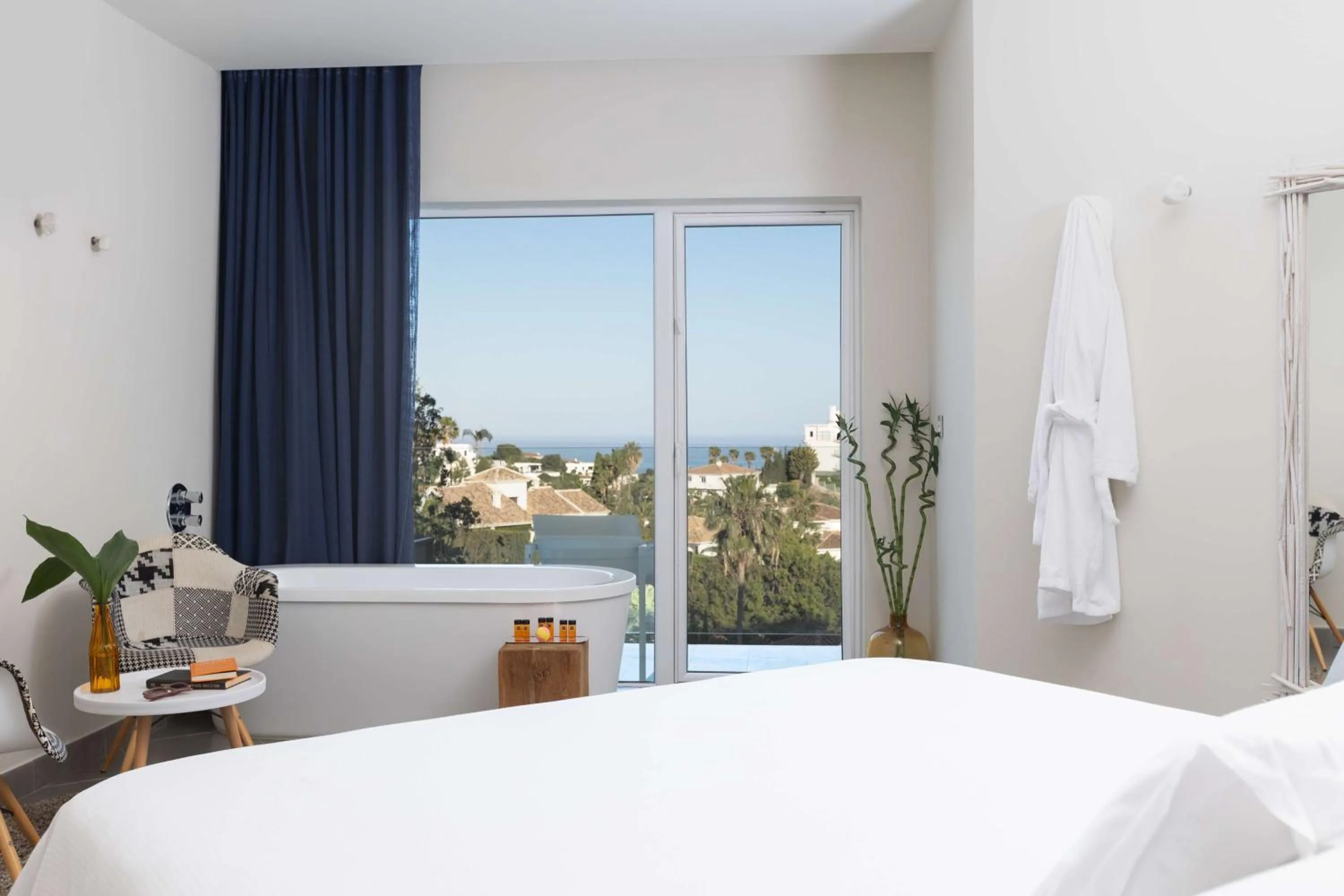Bathroom, Bed in Higuerón Hotel Málaga, Curio Collection by Hilton