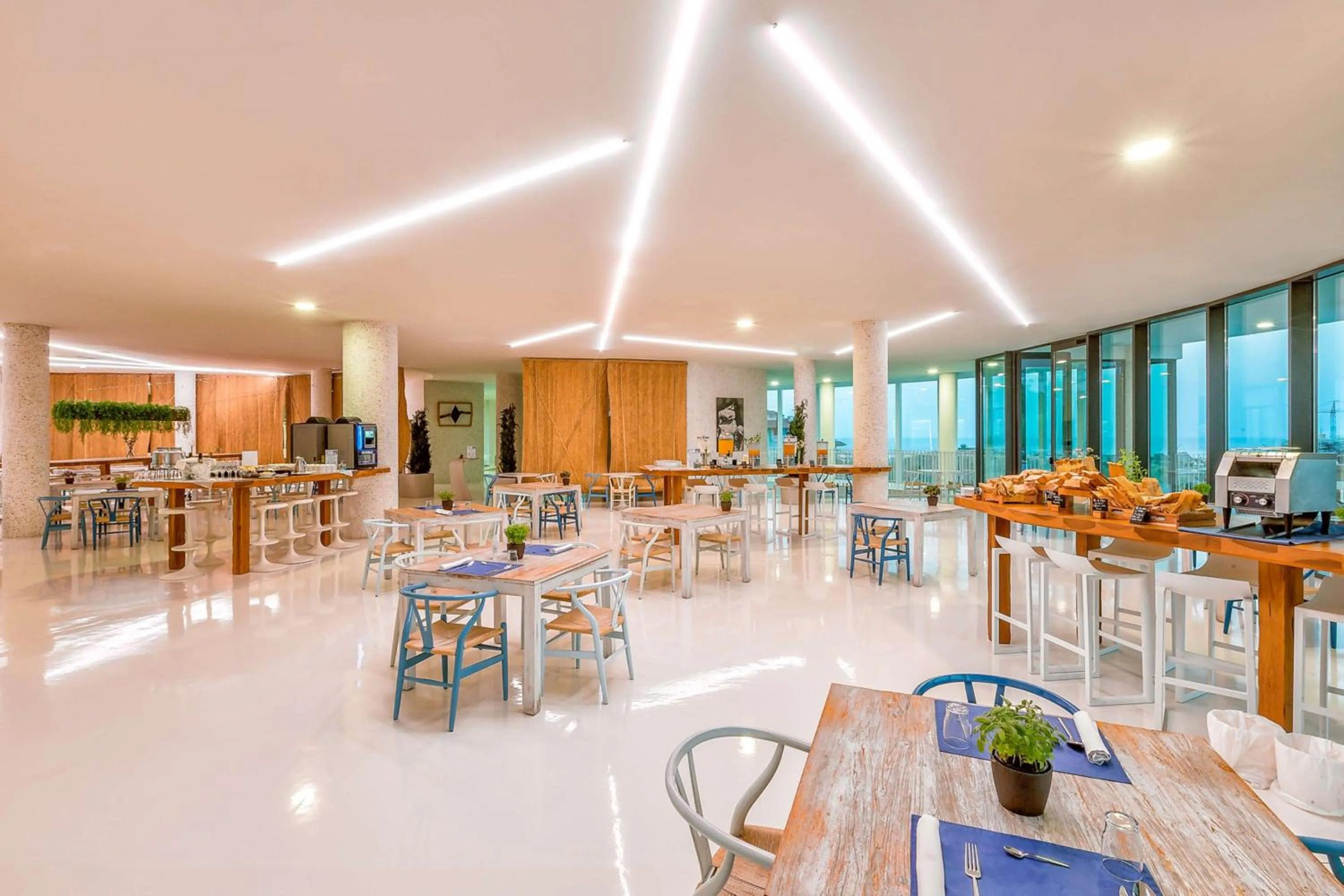 Dining area in Higuerón Hotel Málaga, Curio Collection by Hilton