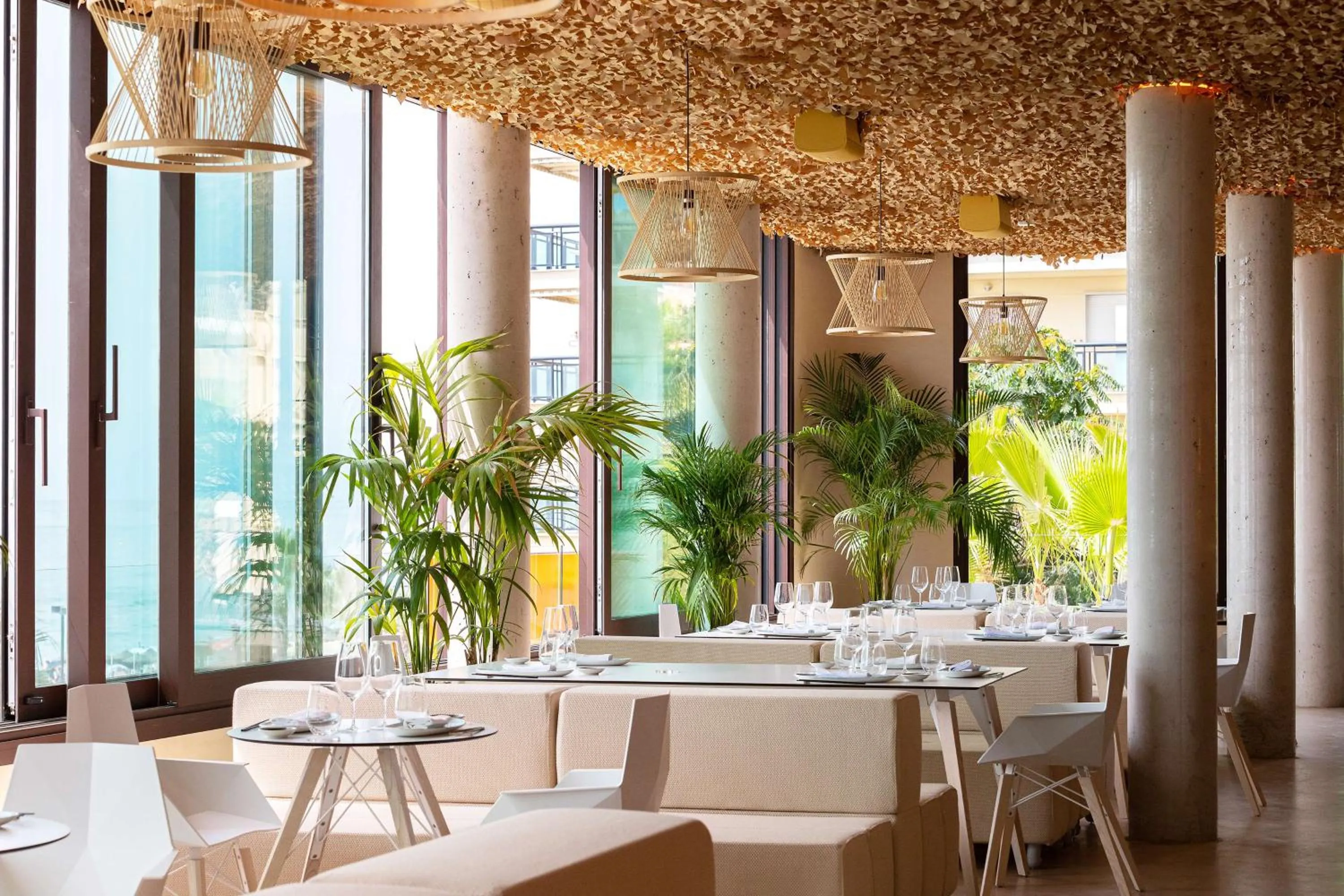 Restaurant/places to eat in Higuerón Hotel Málaga, Curio Collection by Hilton