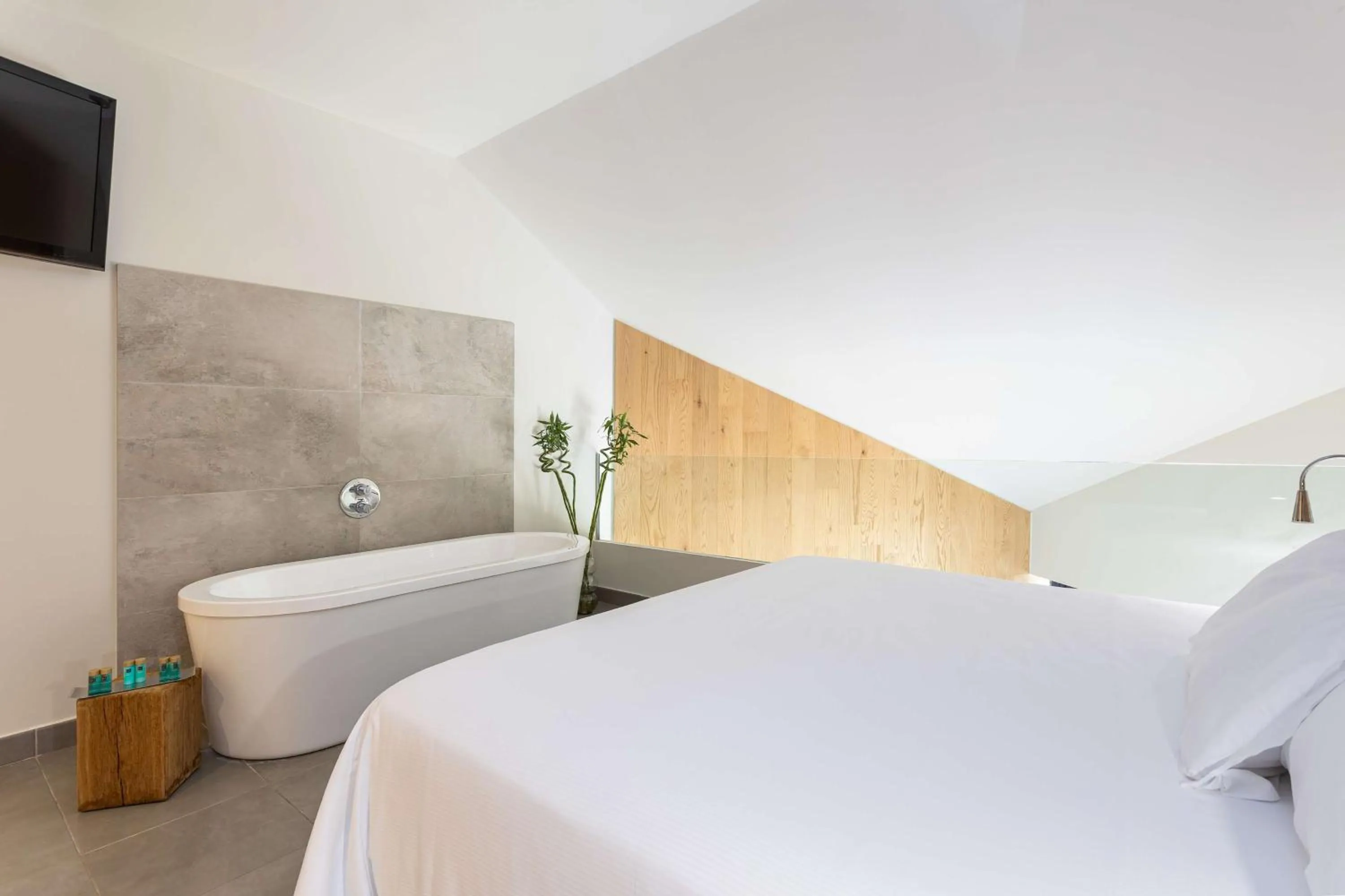 Bathroom, Bed in Higuerón Hotel Málaga, Curio Collection by Hilton