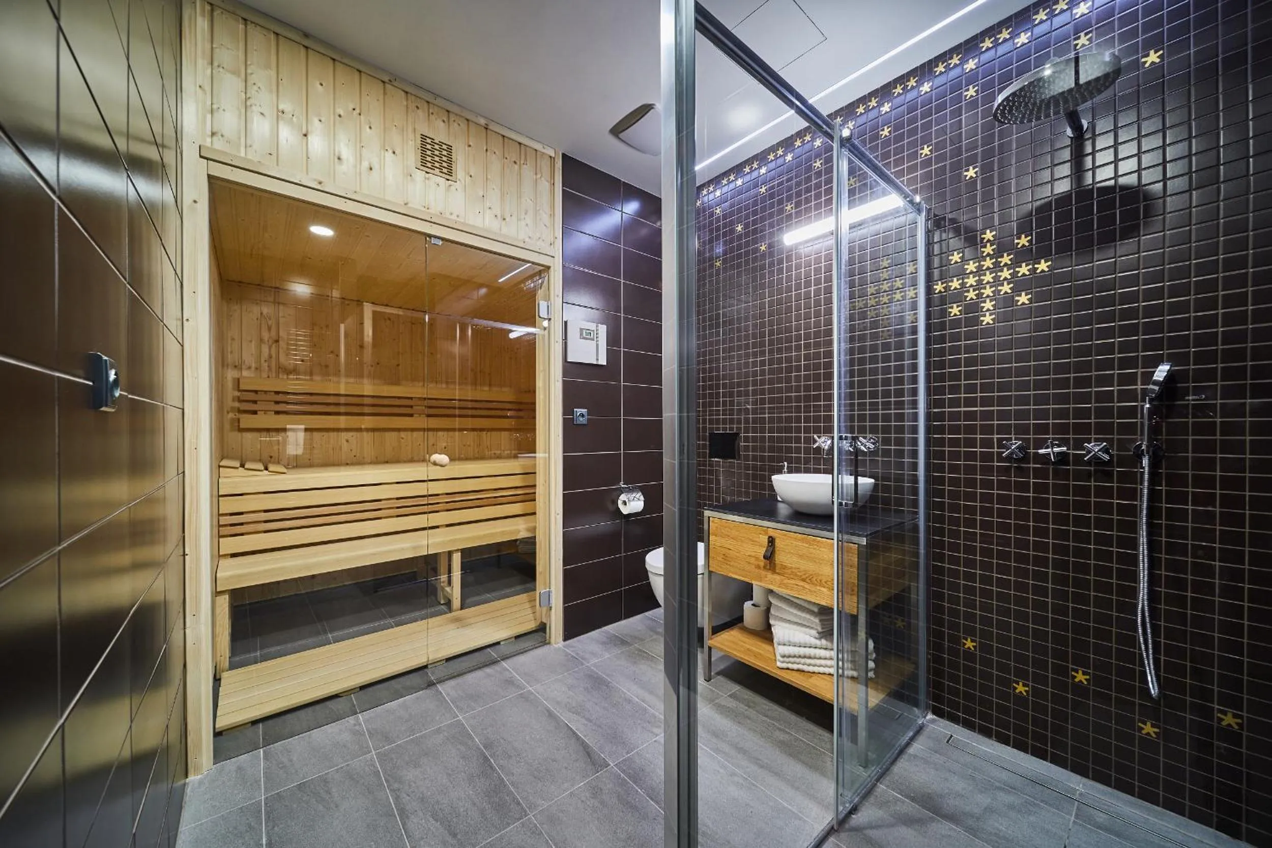 Shower in Aparthotel Svatý Vavřinec