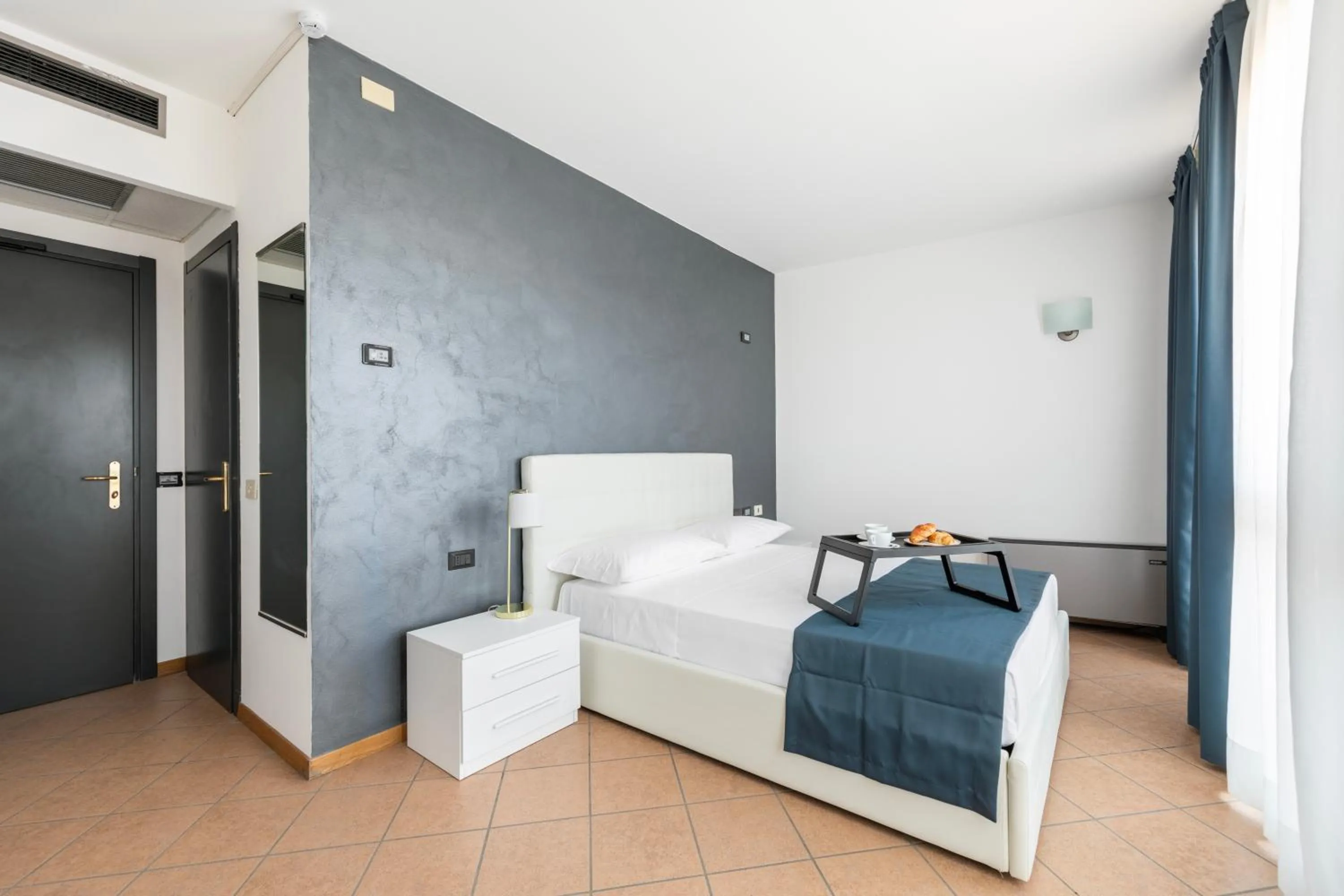 Bedroom, Bed in Lake Como Golf Hotel