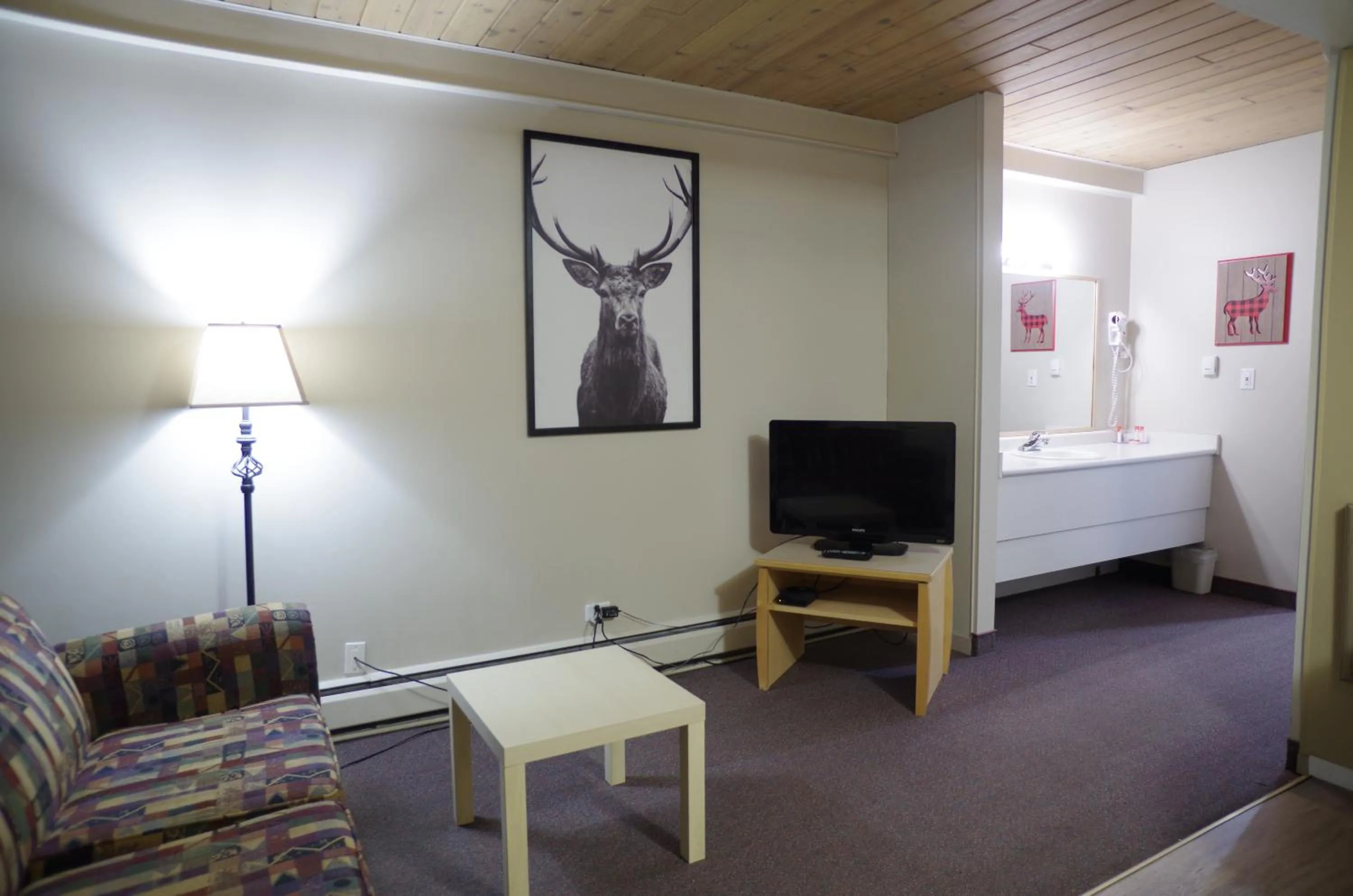 Living room in Canadas Best Value Inn and Suites Fernie