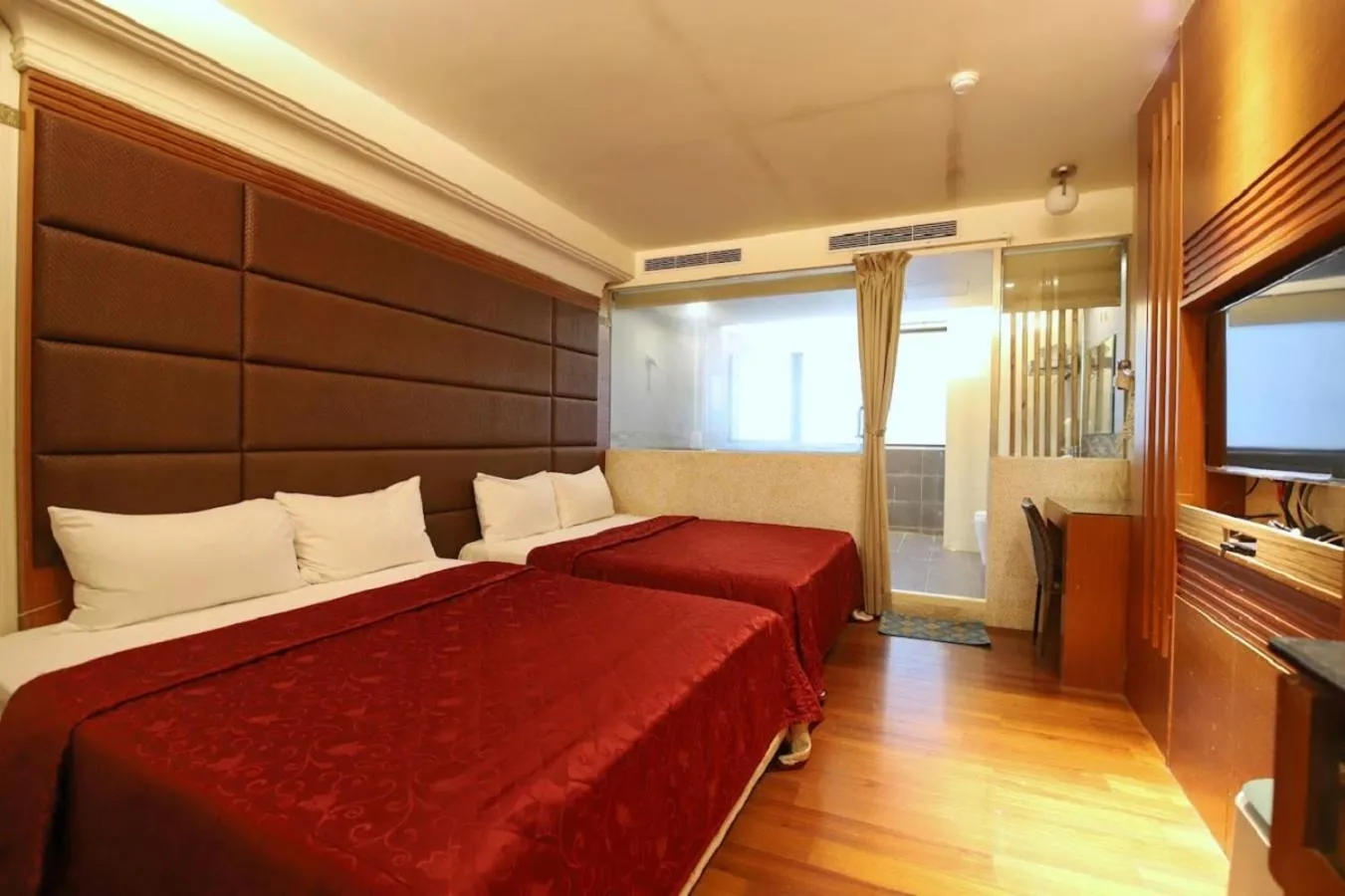 Hot Spring Bath, Bed in Yosemite Hot Spring Resort