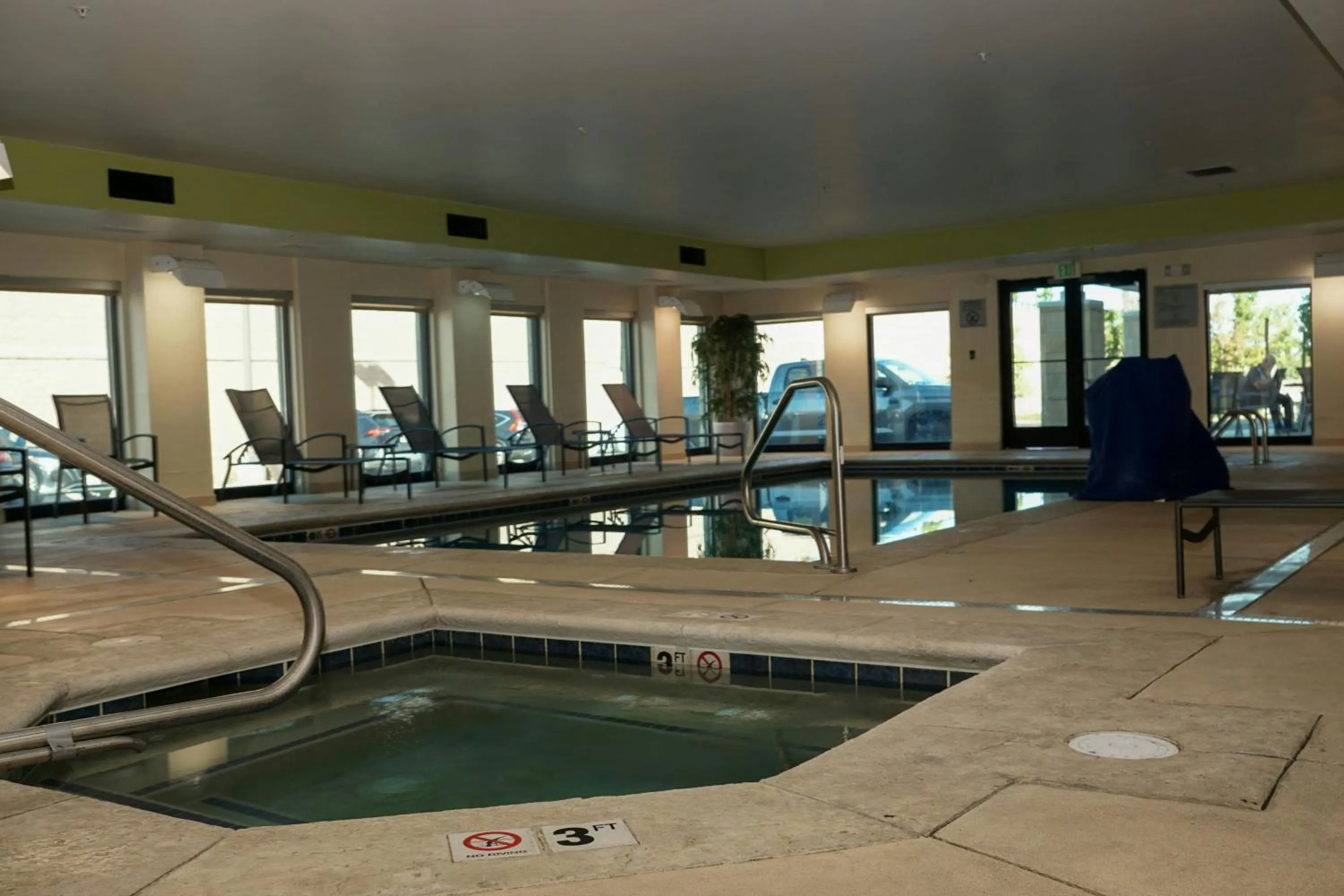 Swimming pool in Fairfield Inn & Suites by Marriott Denver Aurora/Parker