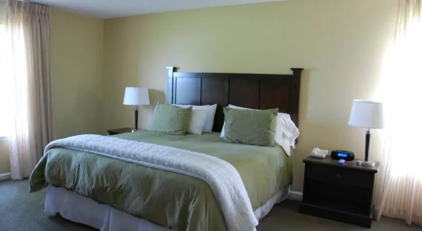 Bed in Ambassador Inn