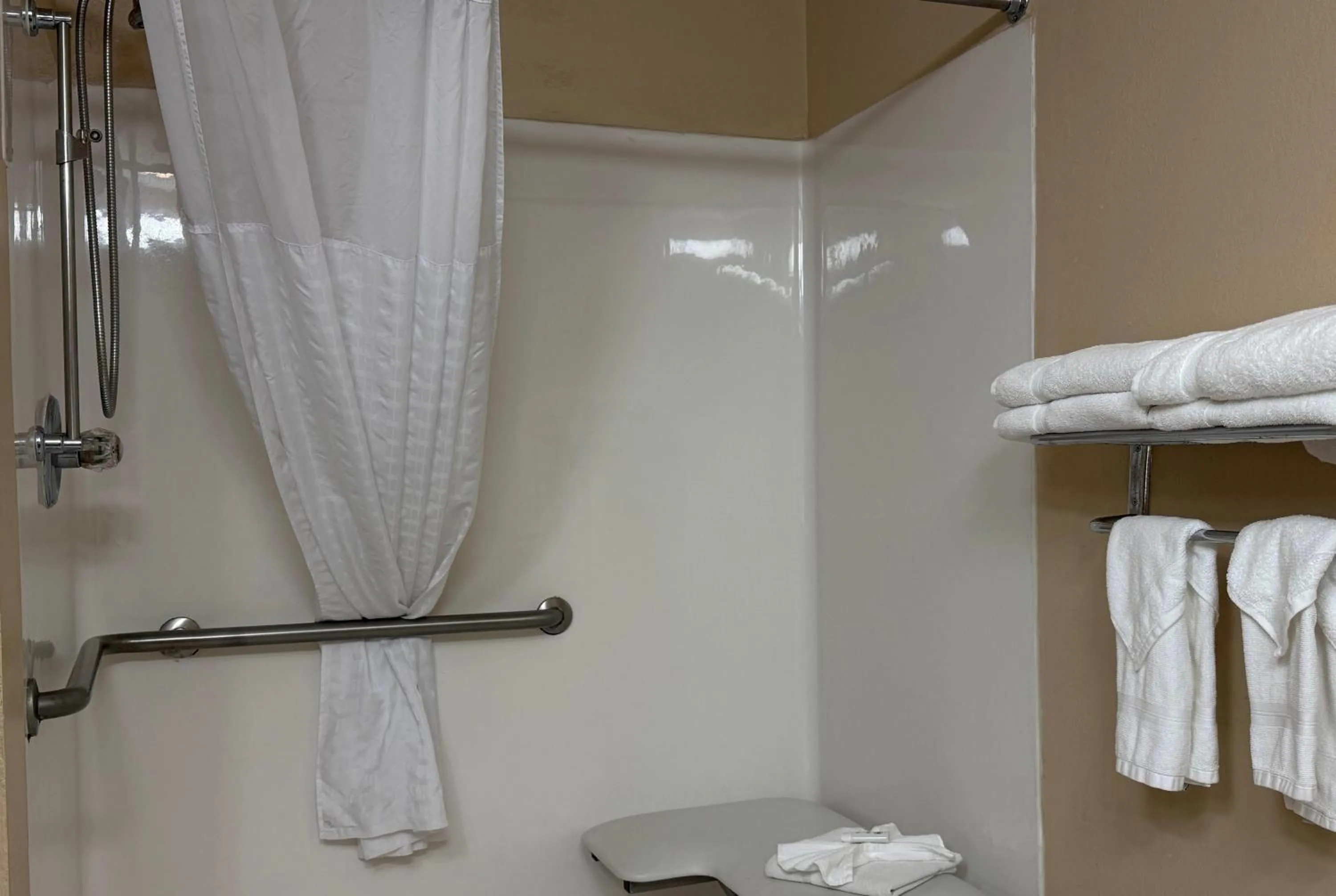 Photo of the whole room in Baymont by Wyndham Plainfield/ Indianapolis Arpt Area