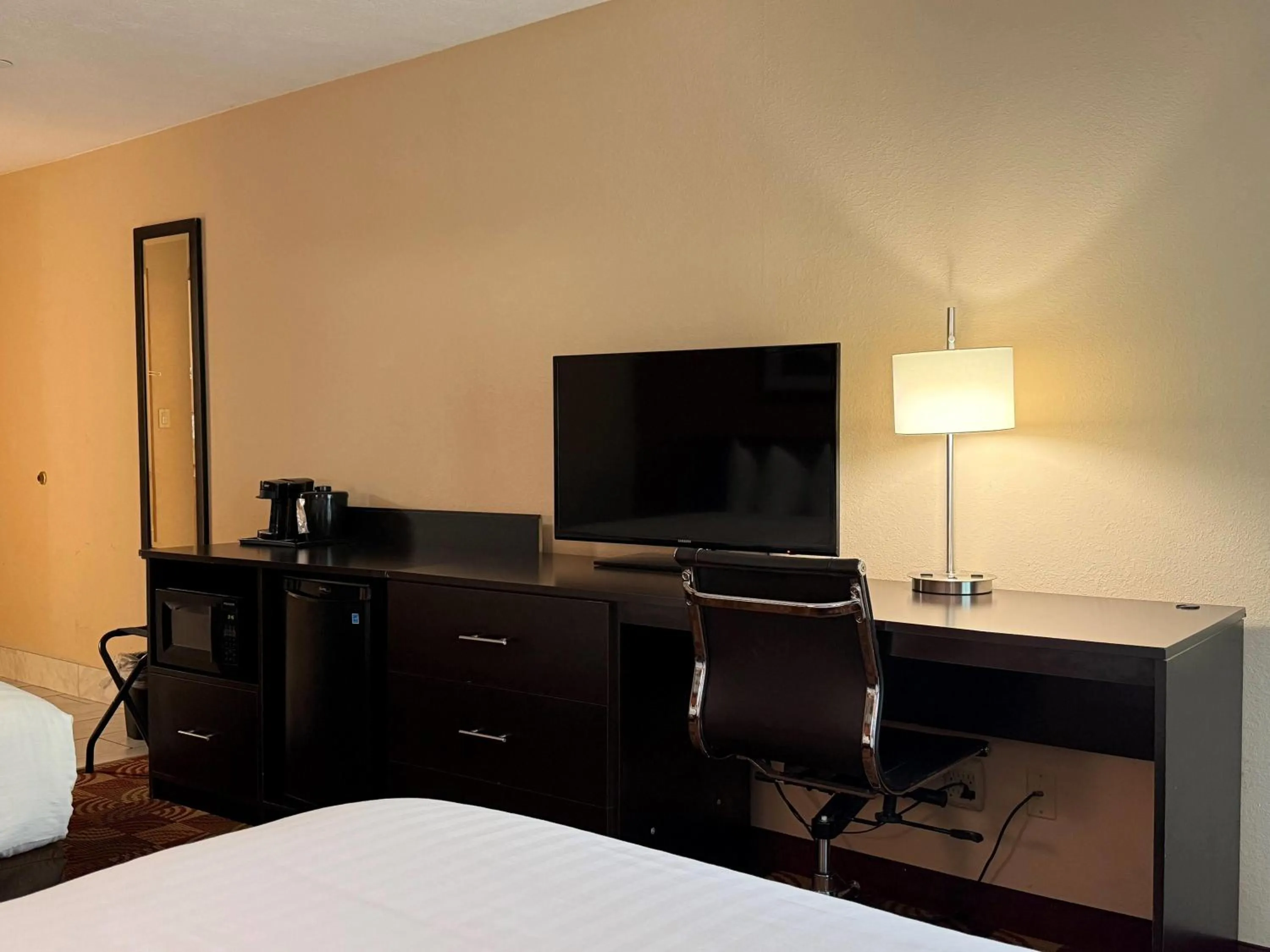 Photo of the whole room, Bed in Baymont by Wyndham Plainfield/ Indianapolis Arpt Area