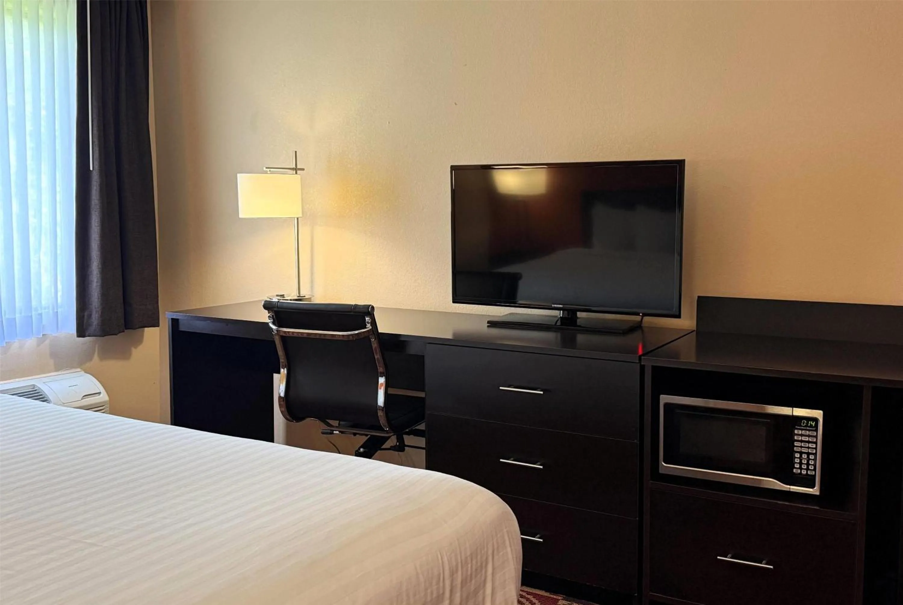 Photo of the whole room, Bed in Baymont by Wyndham Plainfield/ Indianapolis Arpt Area