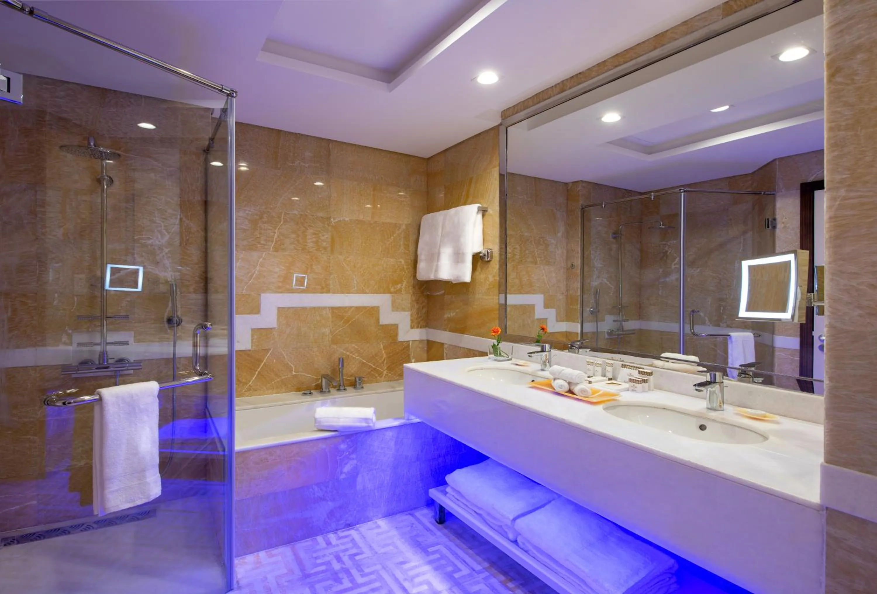Shower in Stella Di Mare Dubai Marina Hotel