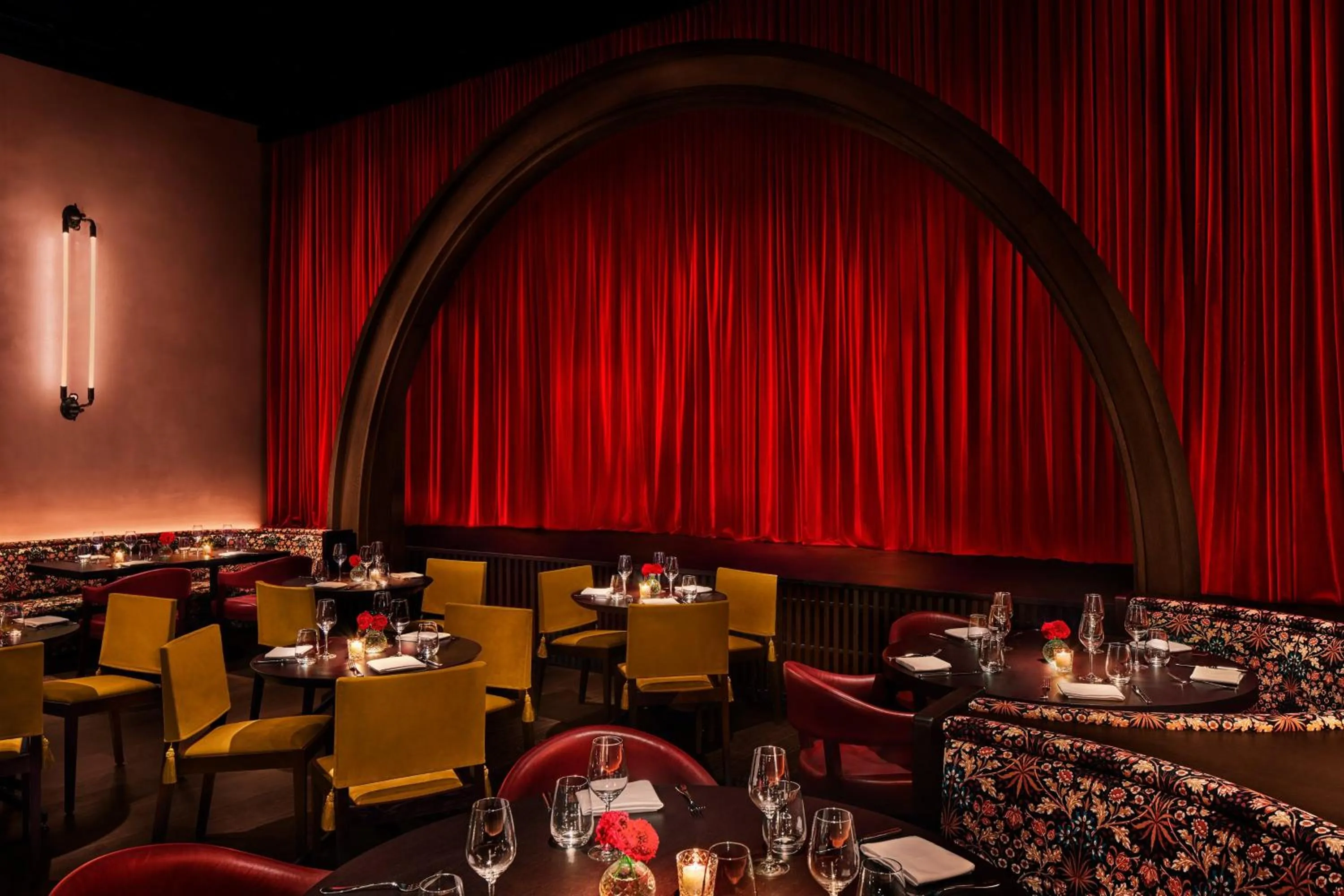 Lounge or bar in The Barcelona EDITION