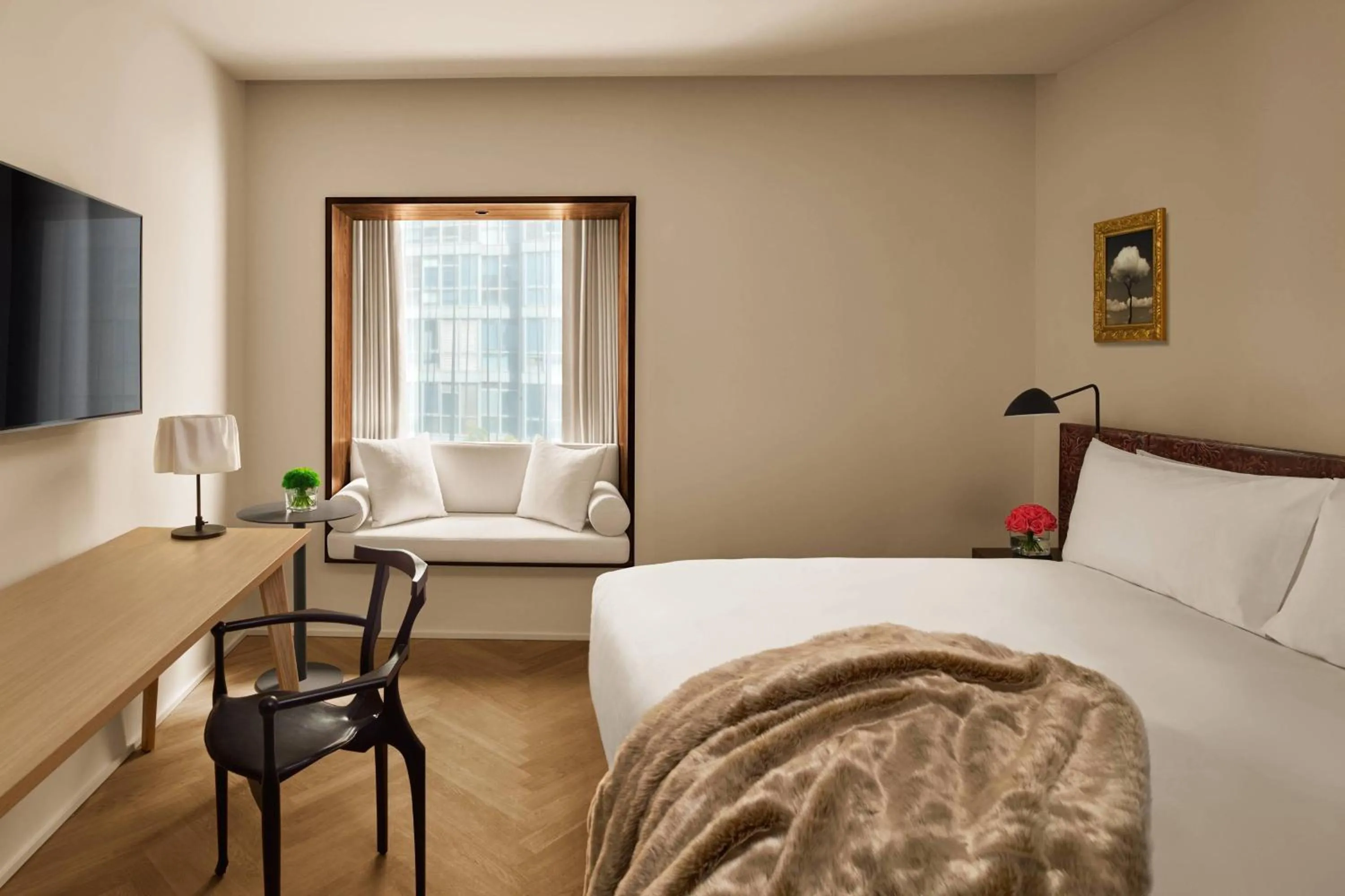 Photo of the whole room, Bed in The Barcelona EDITION