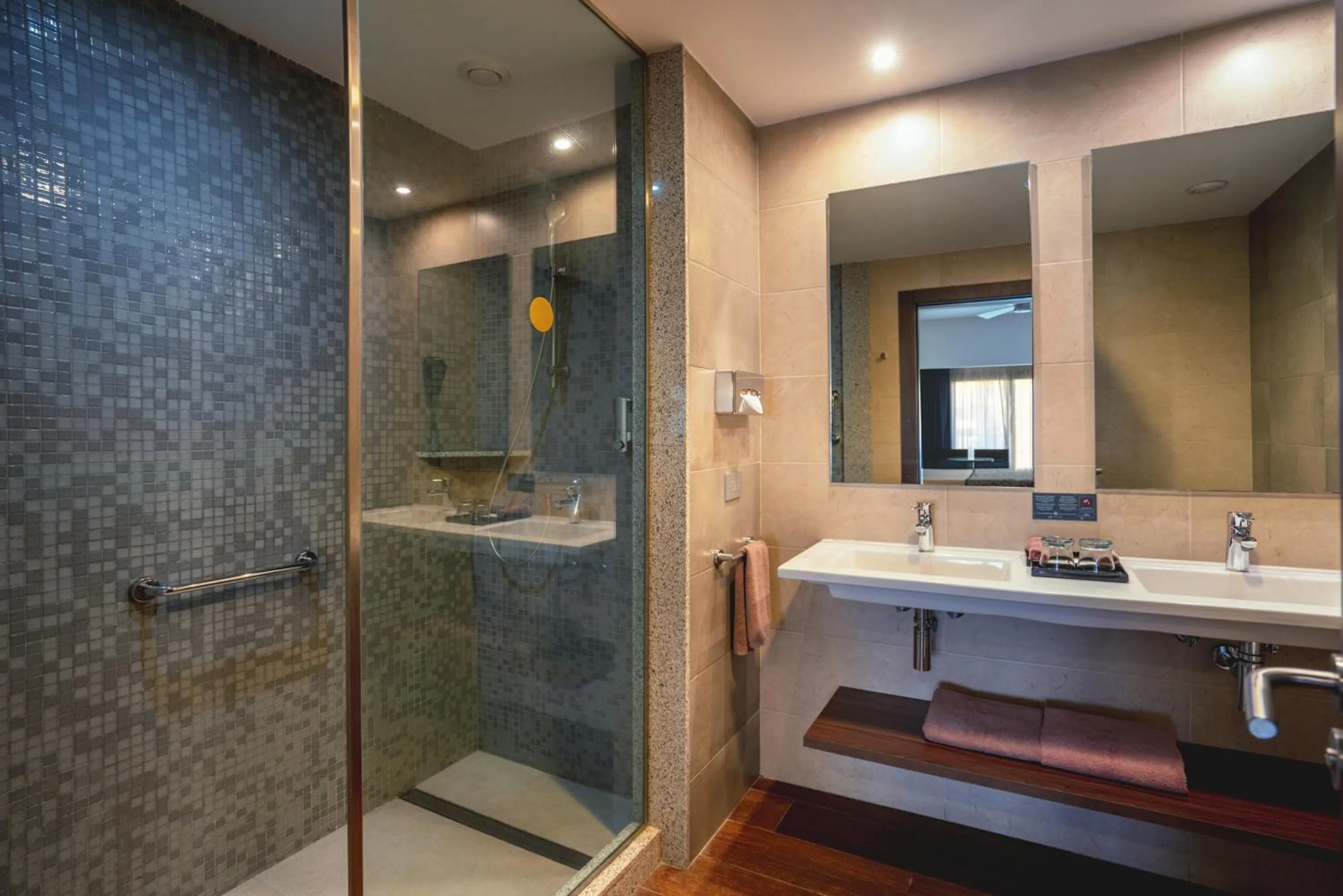 Shower in Riu Santa Fe - All Inclusive