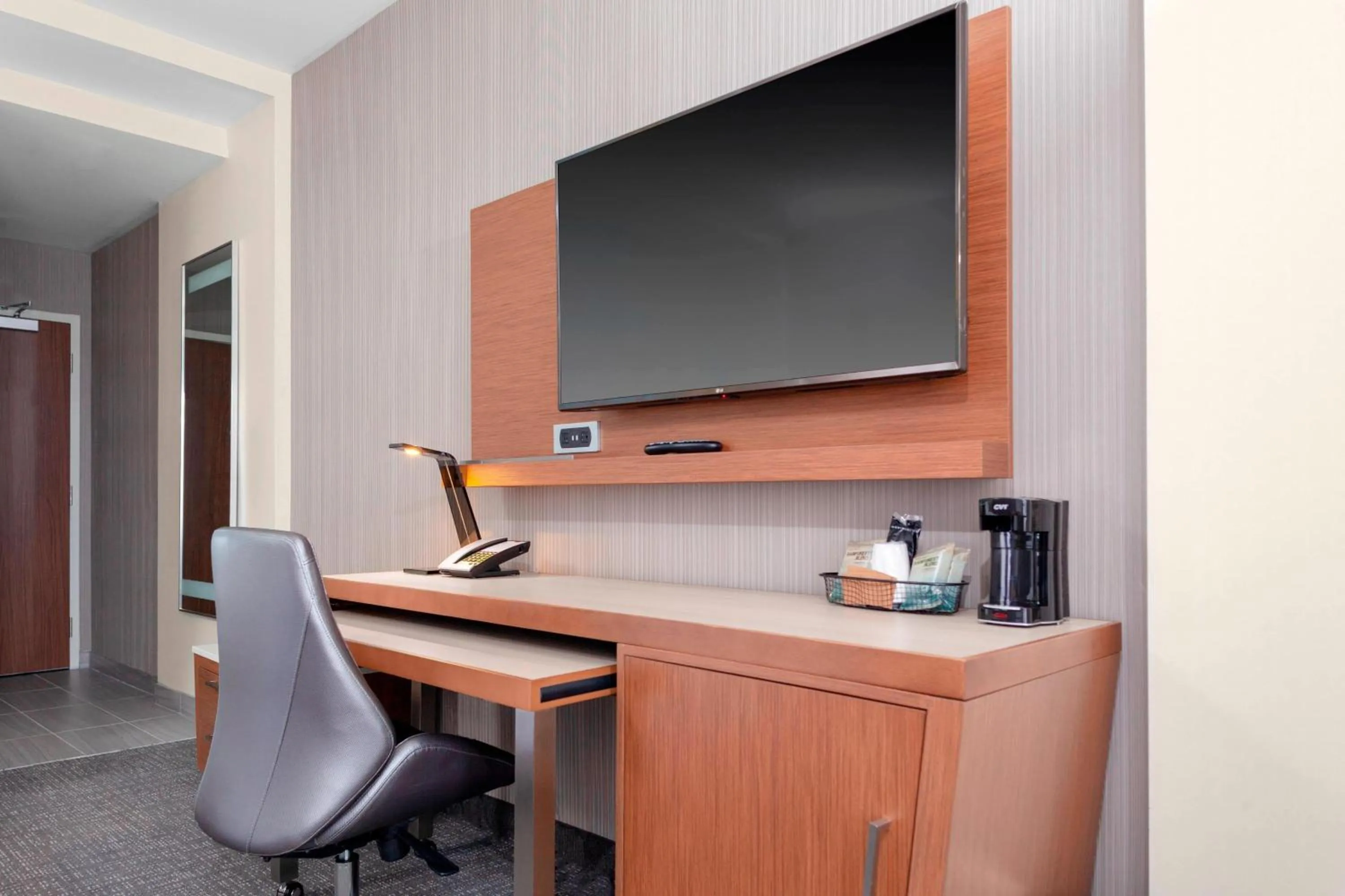 Photo of the whole room in Courtyard by Marriott DeLand Historic Downtown