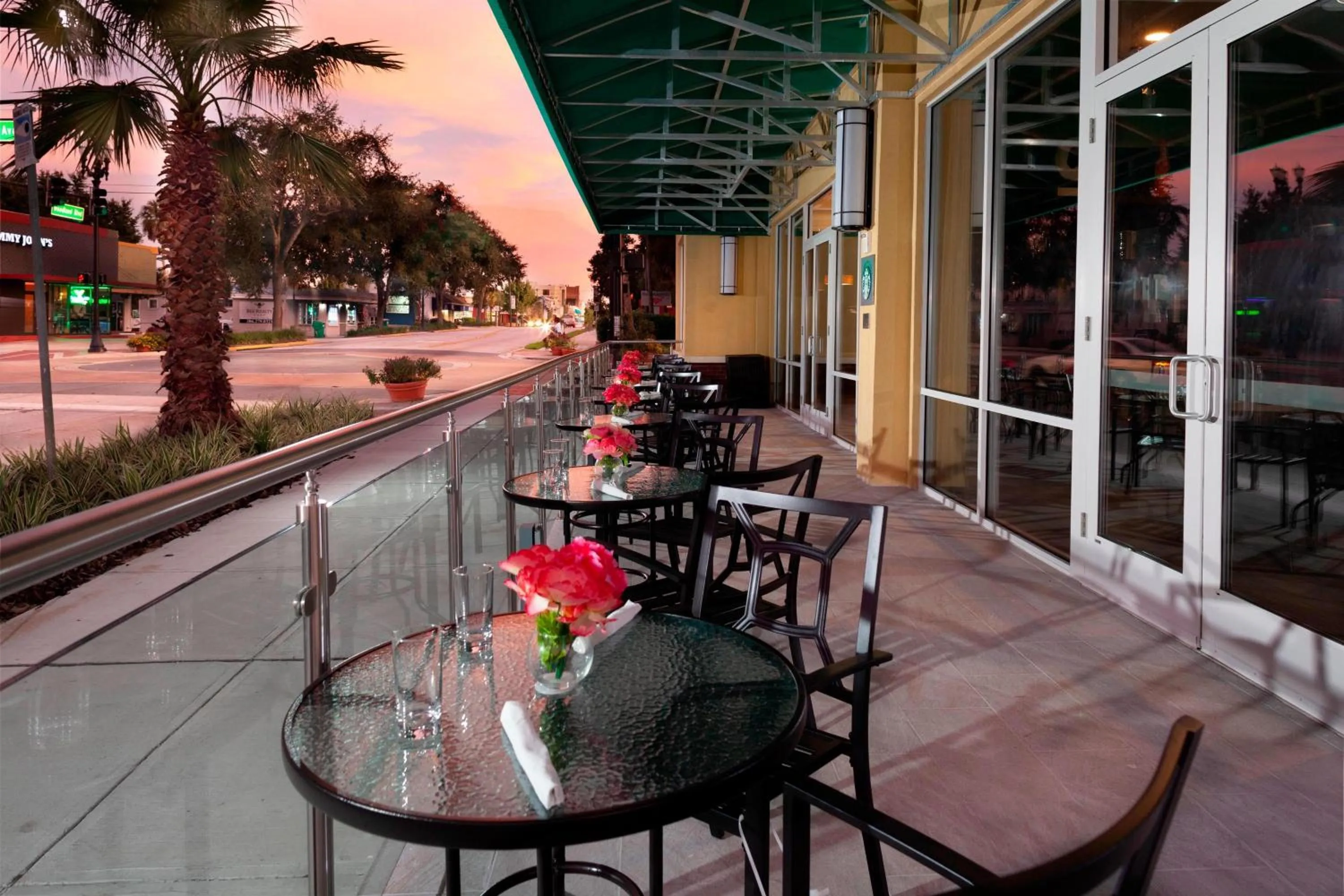 Restaurant/places to eat in Courtyard by Marriott DeLand Historic Downtown