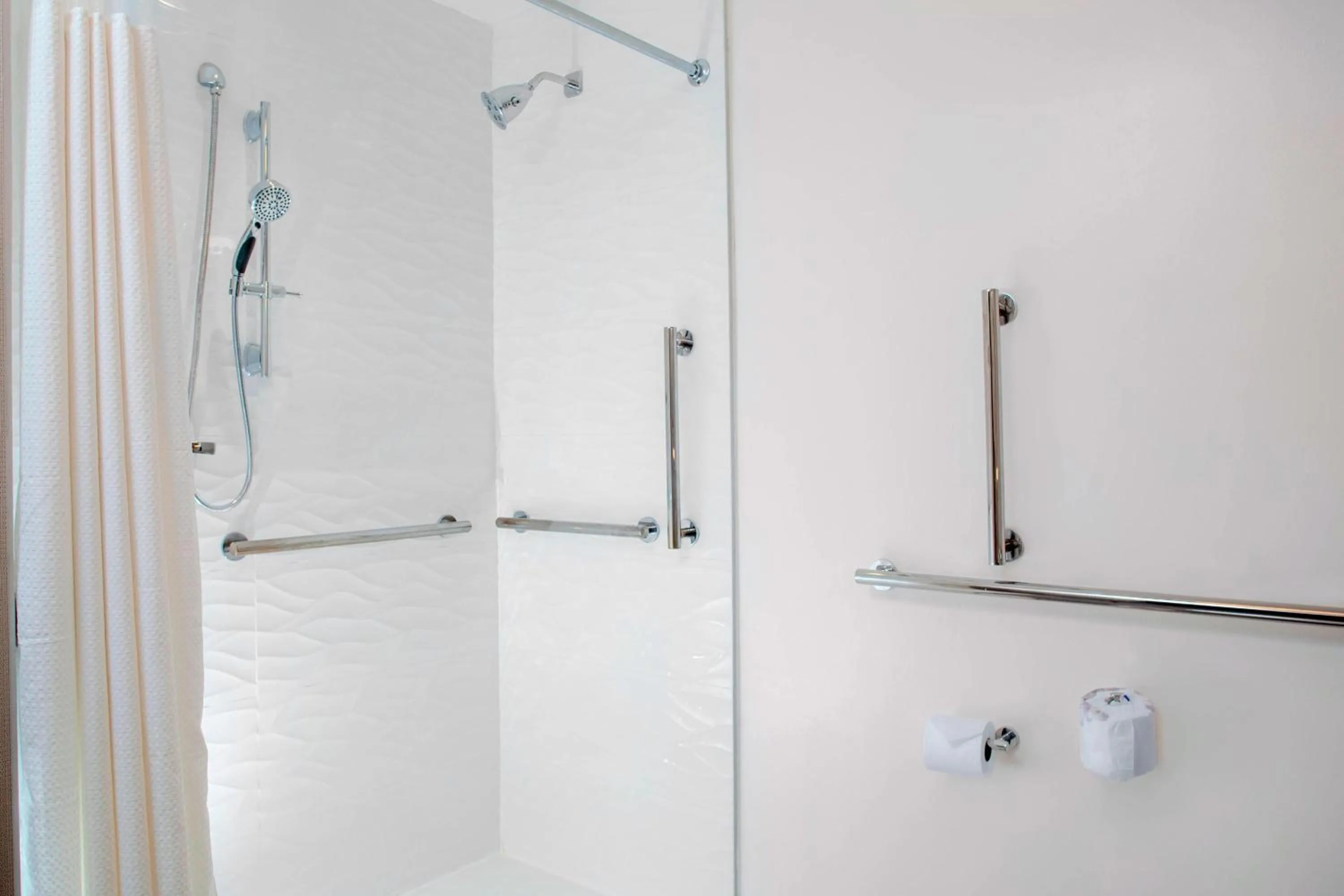 Bathroom in Courtyard by Marriott DeLand Historic Downtown