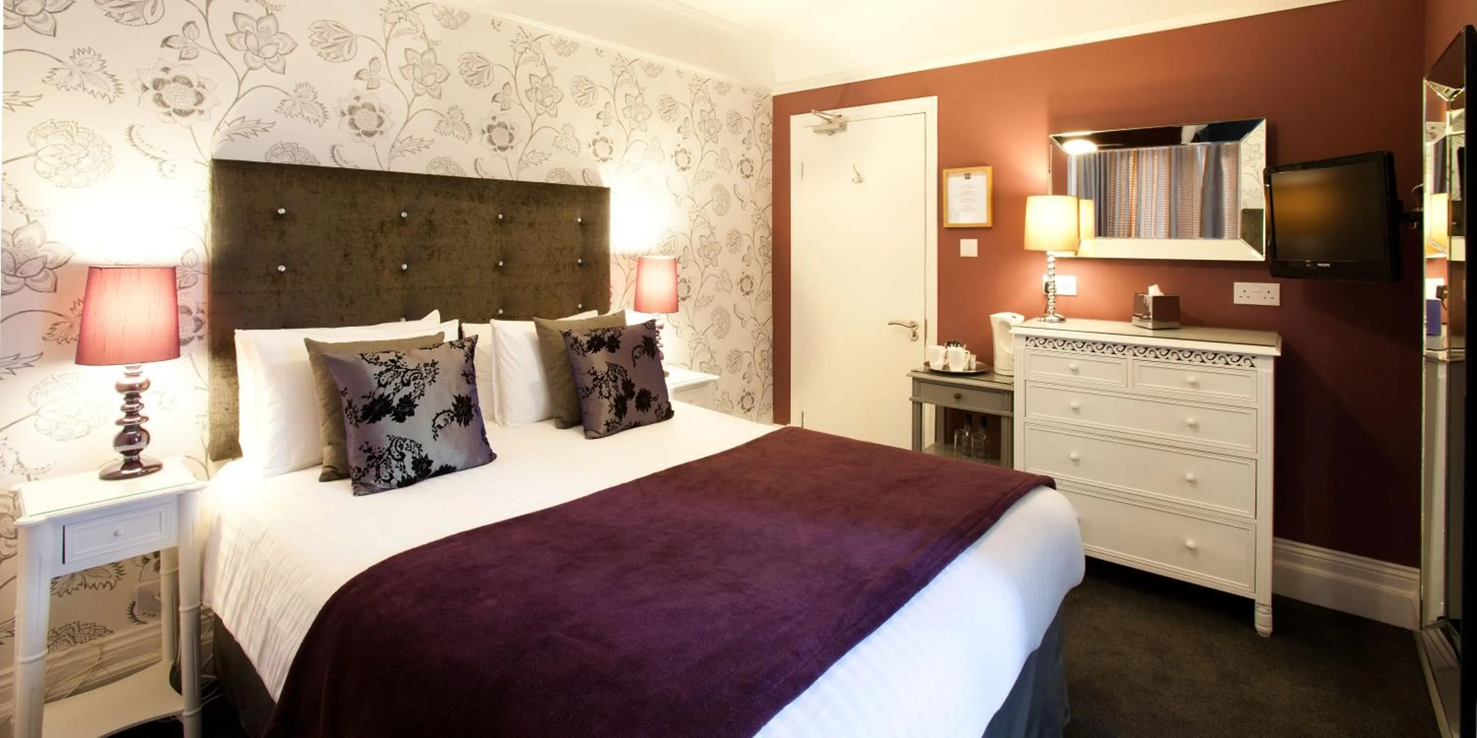 Bed in The Hideaway At Windermere (Adults only)