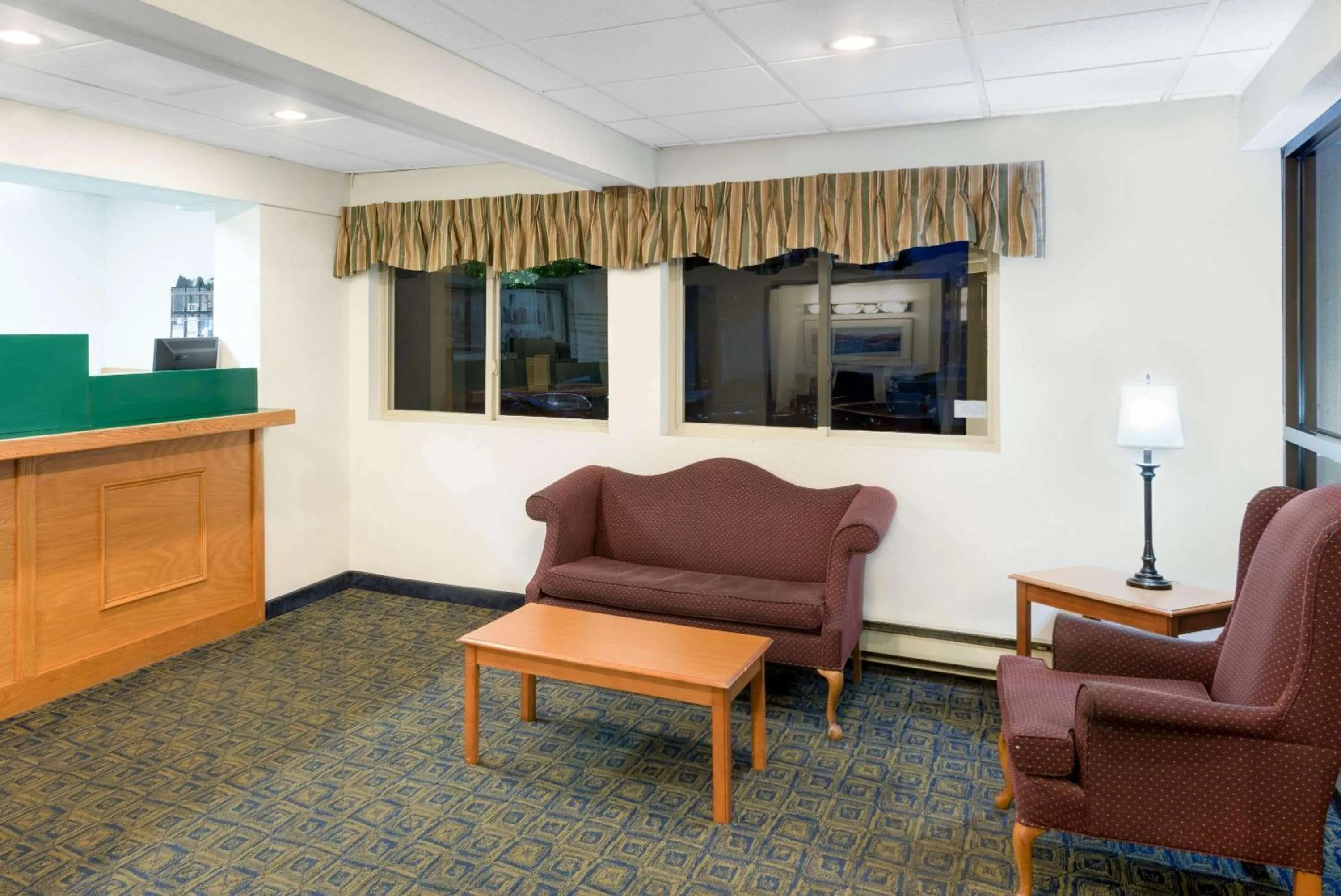 Lobby or reception in Super 8 by Wyndham Kingston