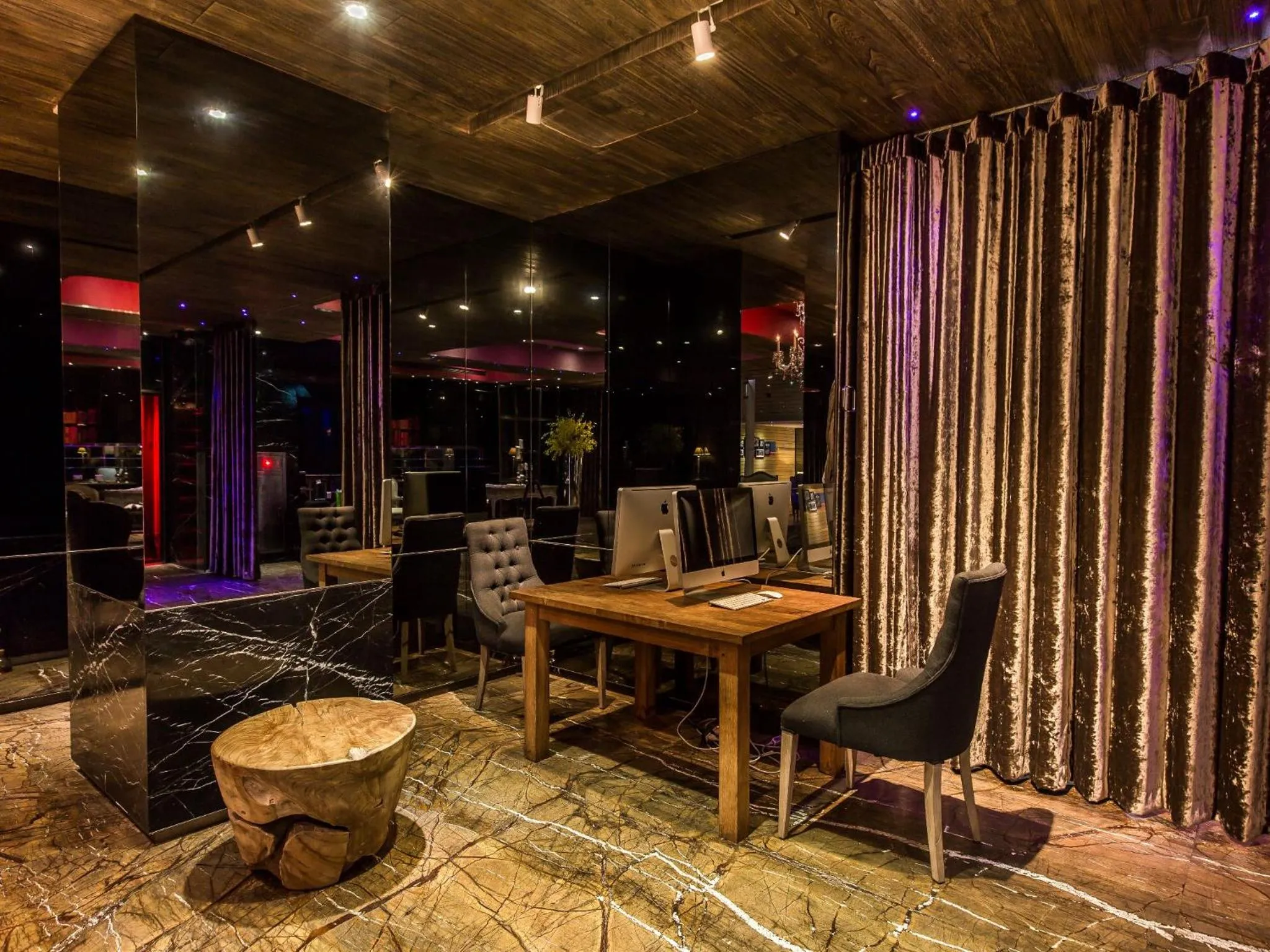 Business facilities in inhouse Hotel