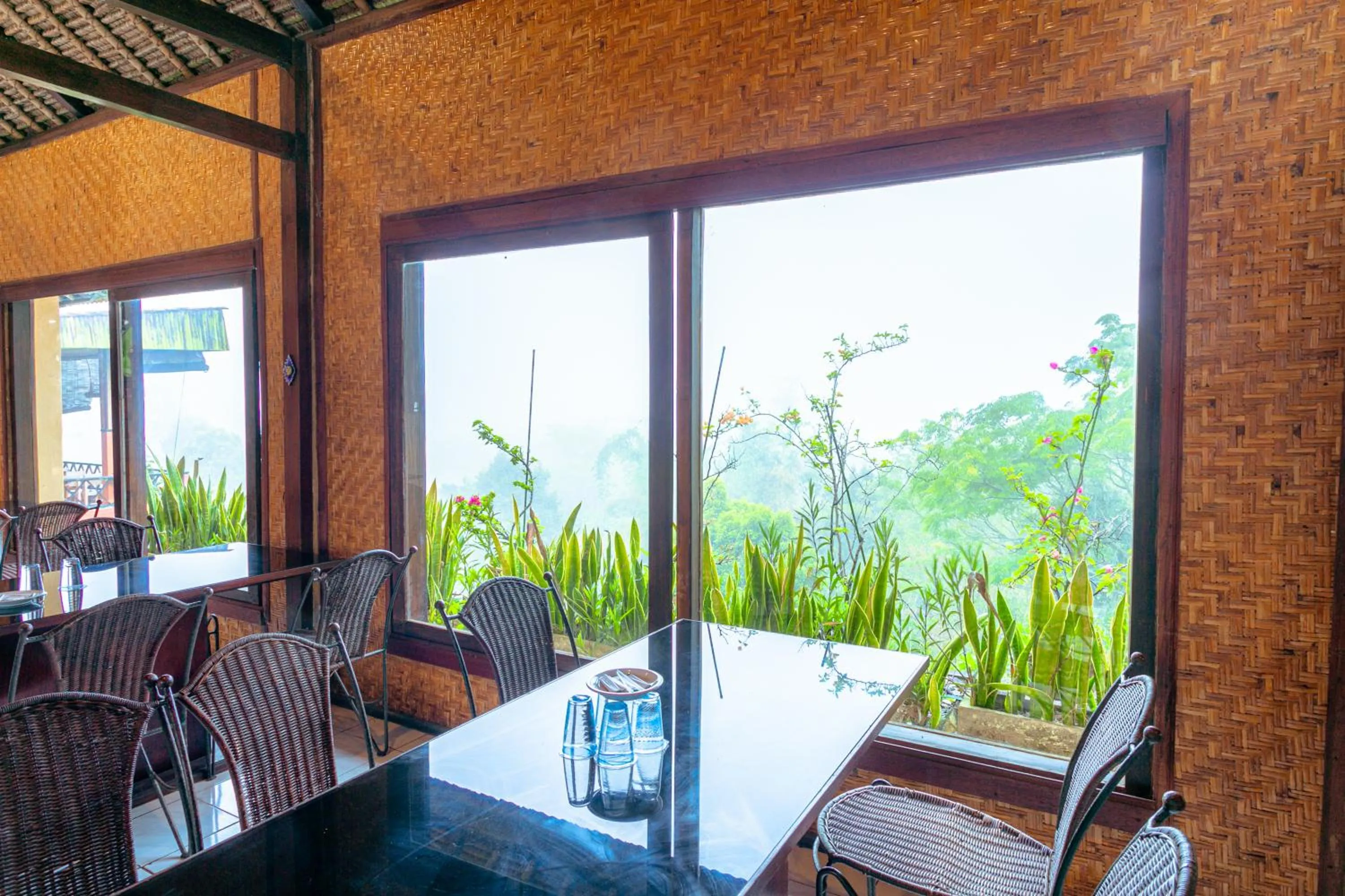 Restaurant/places to eat in Pacung Indah Hotel & Restaurant by ecommerceloka