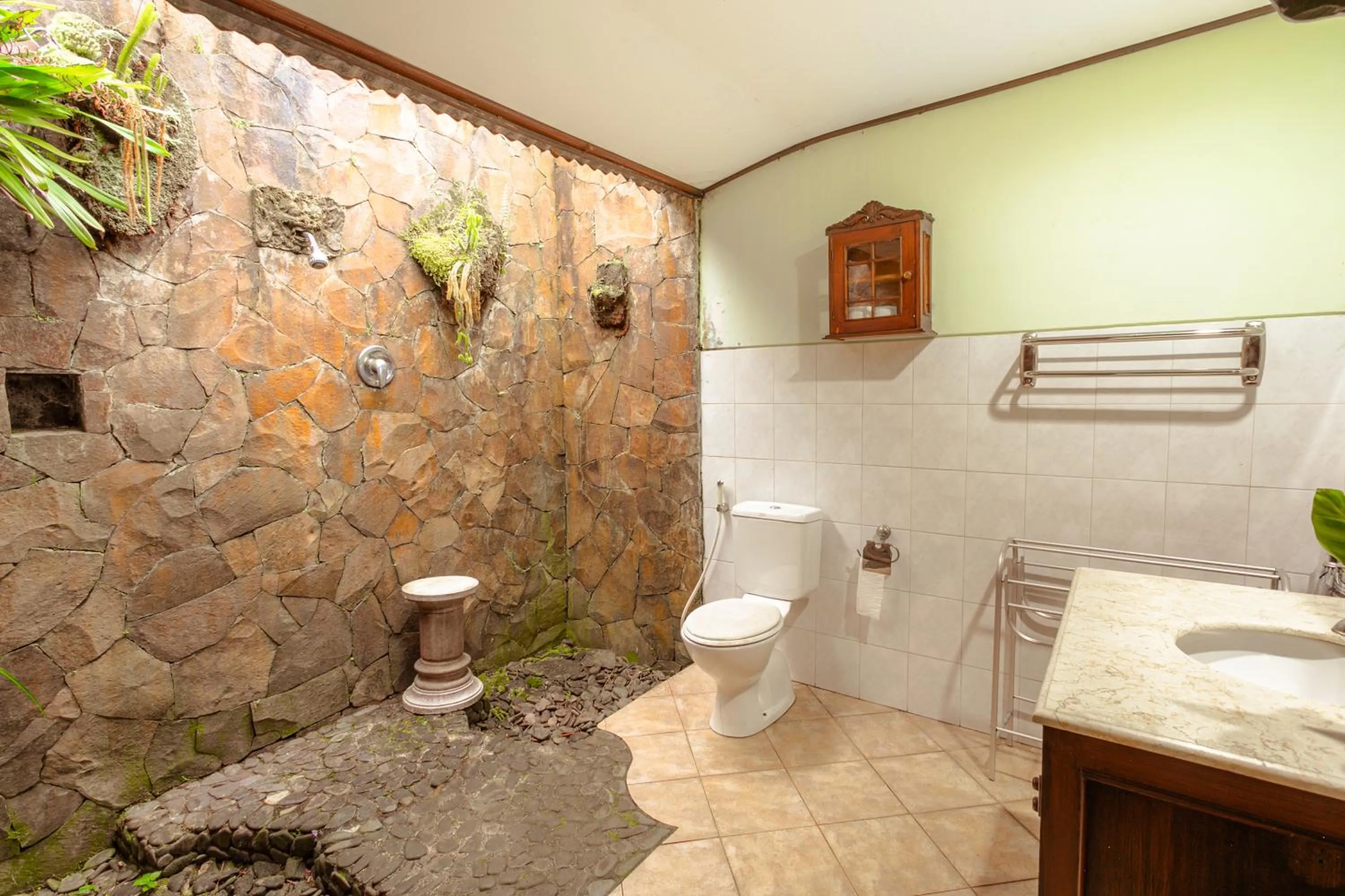 Shower in Pacung Indah Hotel & Restaurant by ecommerceloka