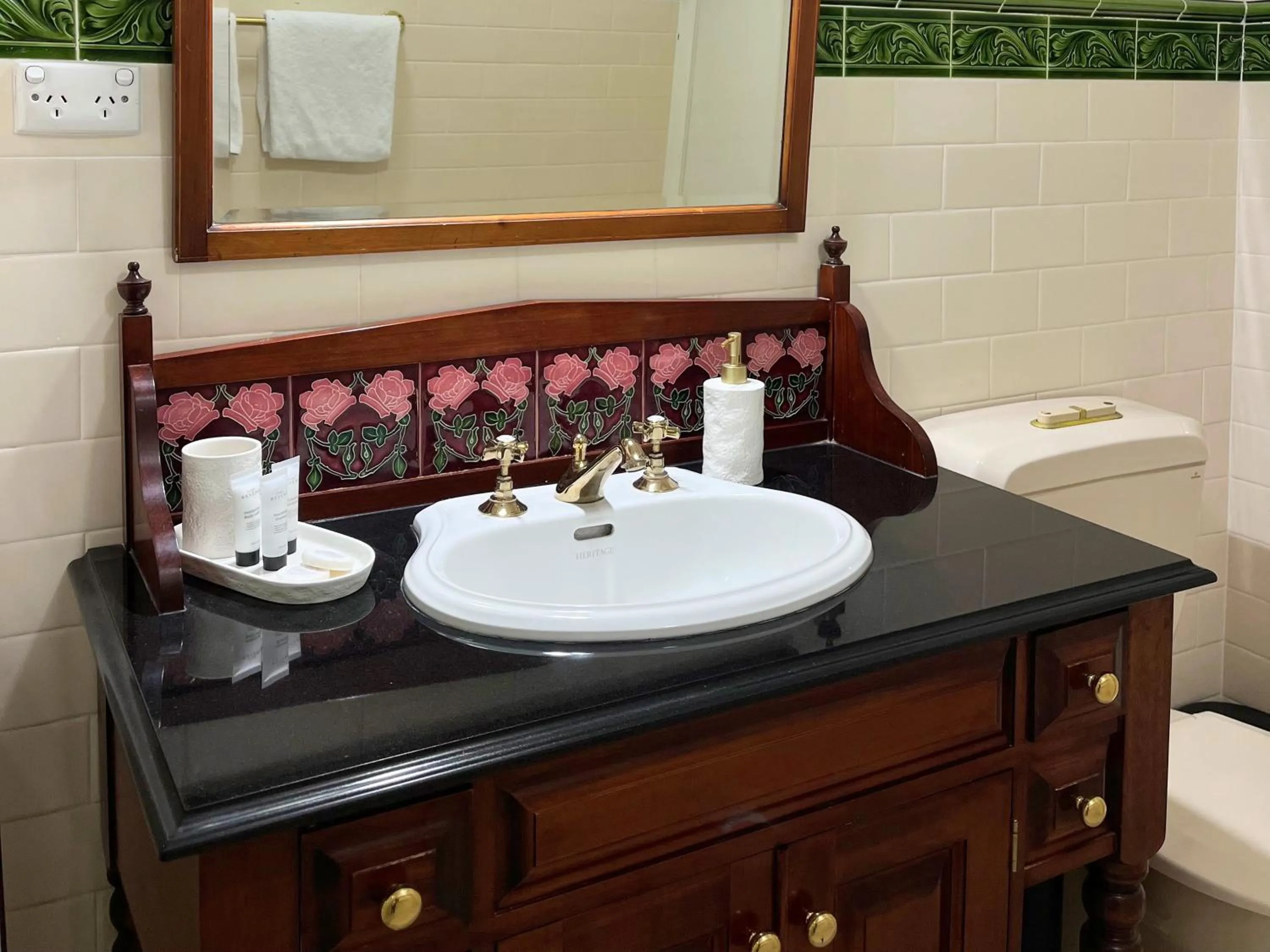 Bathroom in Victoria House Motor Inn