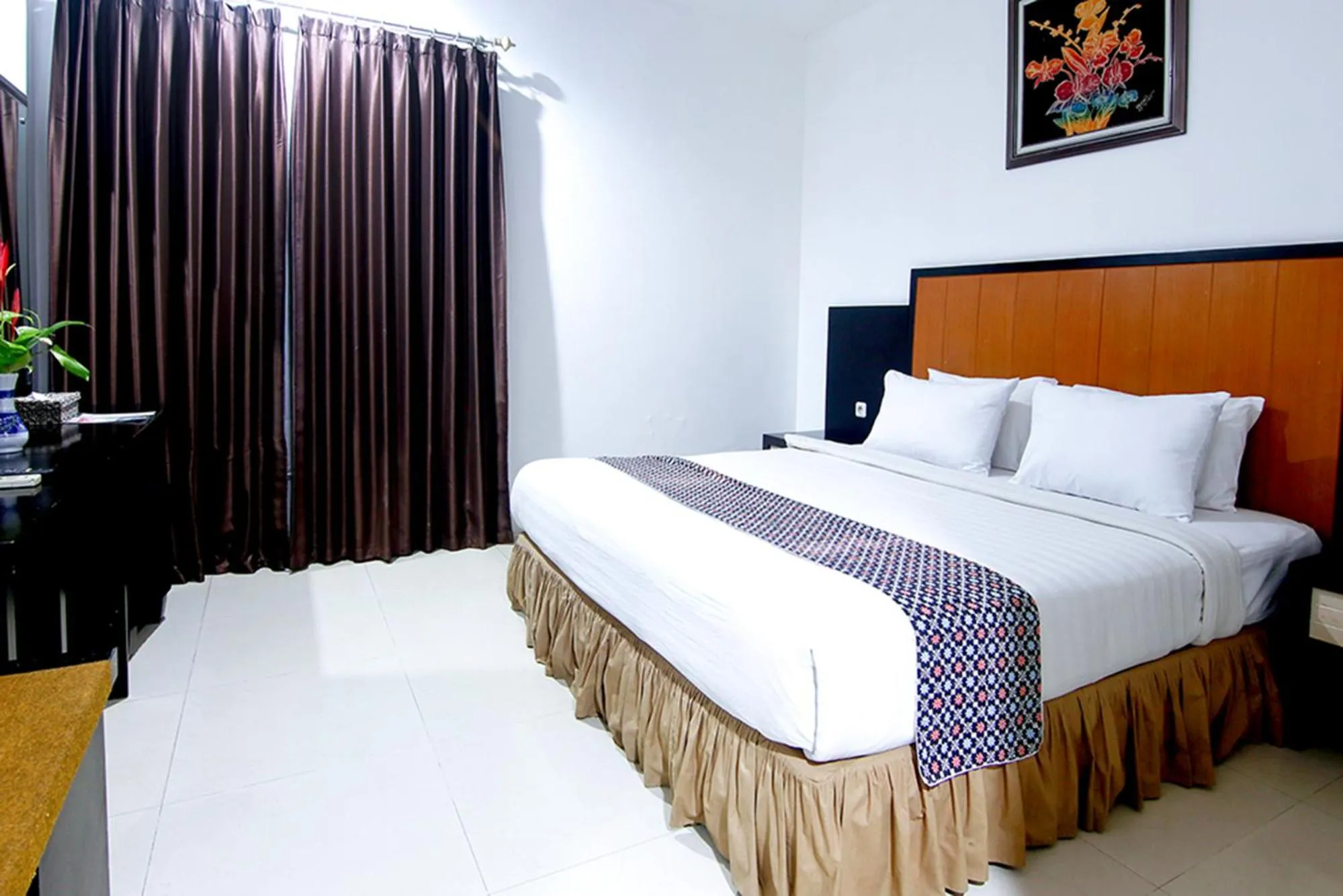 Bedroom, Bed in Parkside Mandarin Hotel Pekalongan