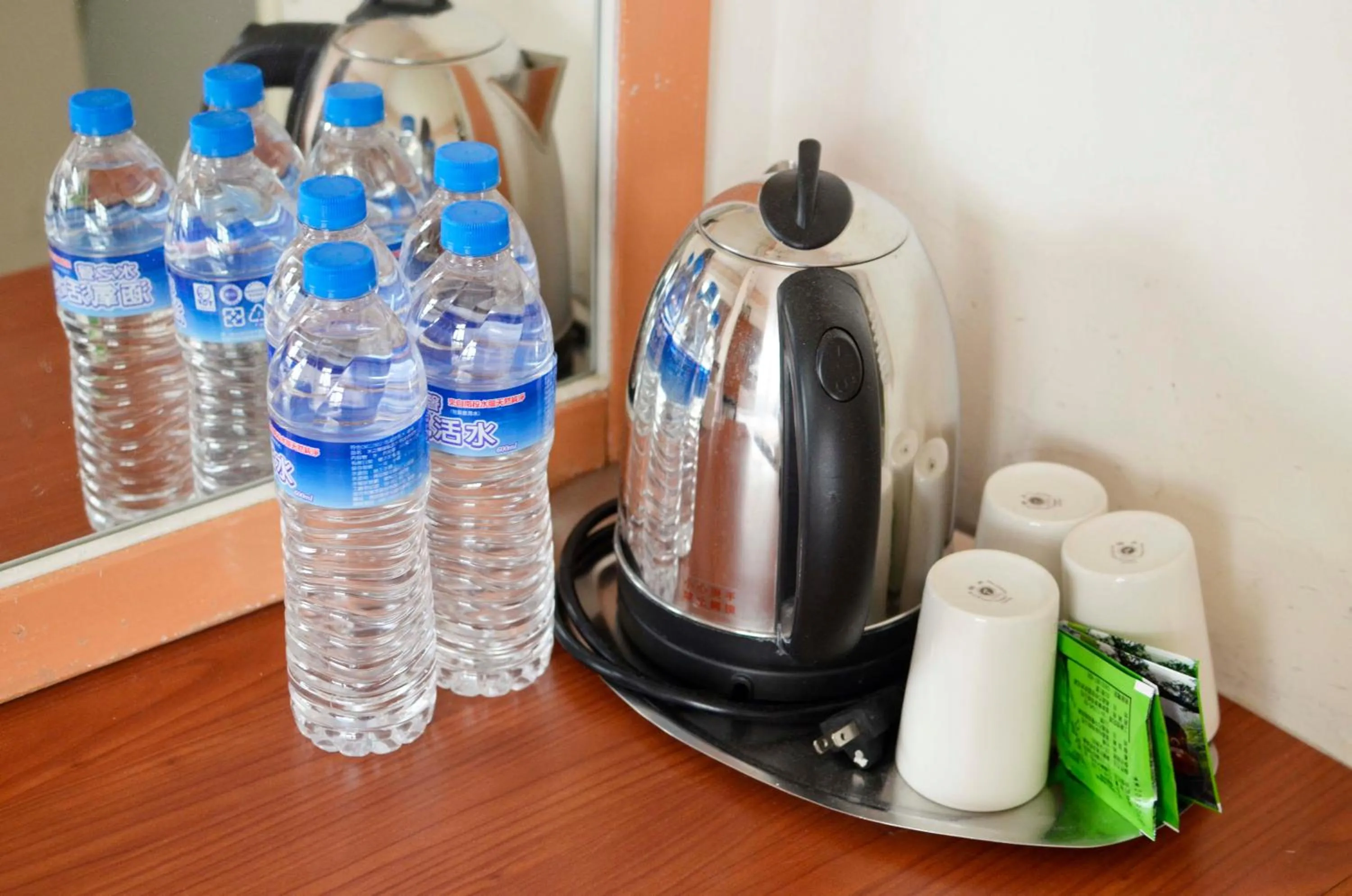 Coffee/tea facilities in LI QING Hotel