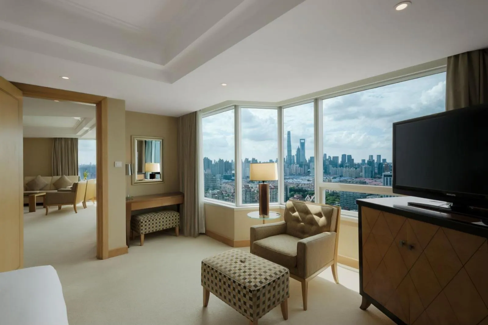 Bedroom in DoubleTree by Hilton Shanghai Pudong - Present welcome cookie