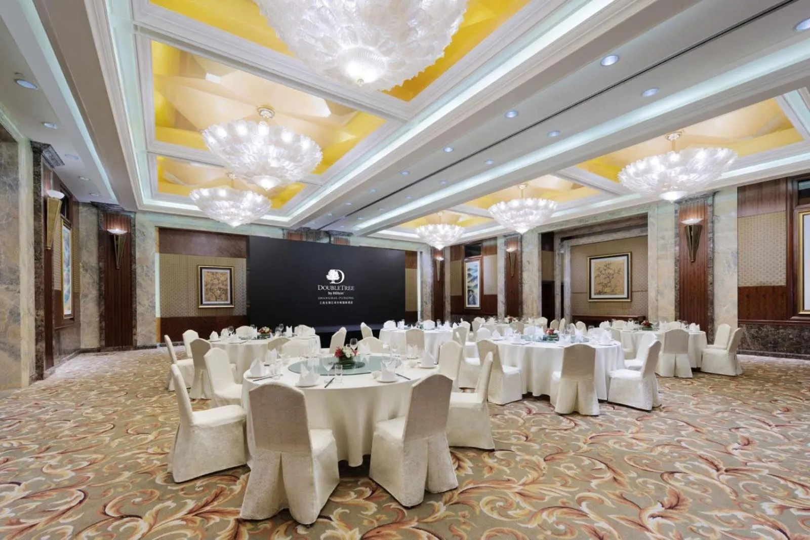 Banquet/Function facilities in DoubleTree by Hilton Shanghai Pudong - Present welcome cookie