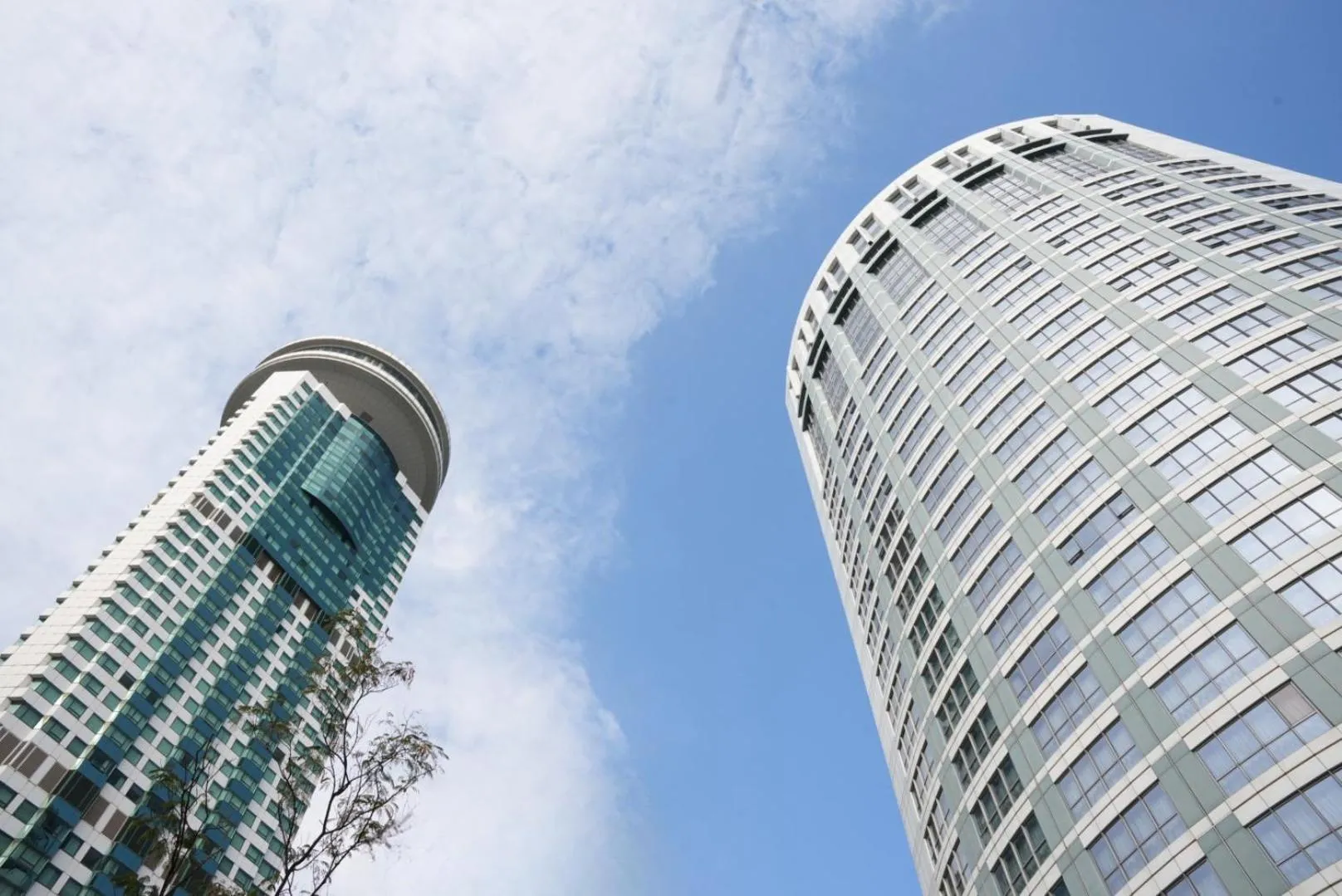 Property building in DoubleTree by Hilton Shanghai Pudong - Present welcome cookie