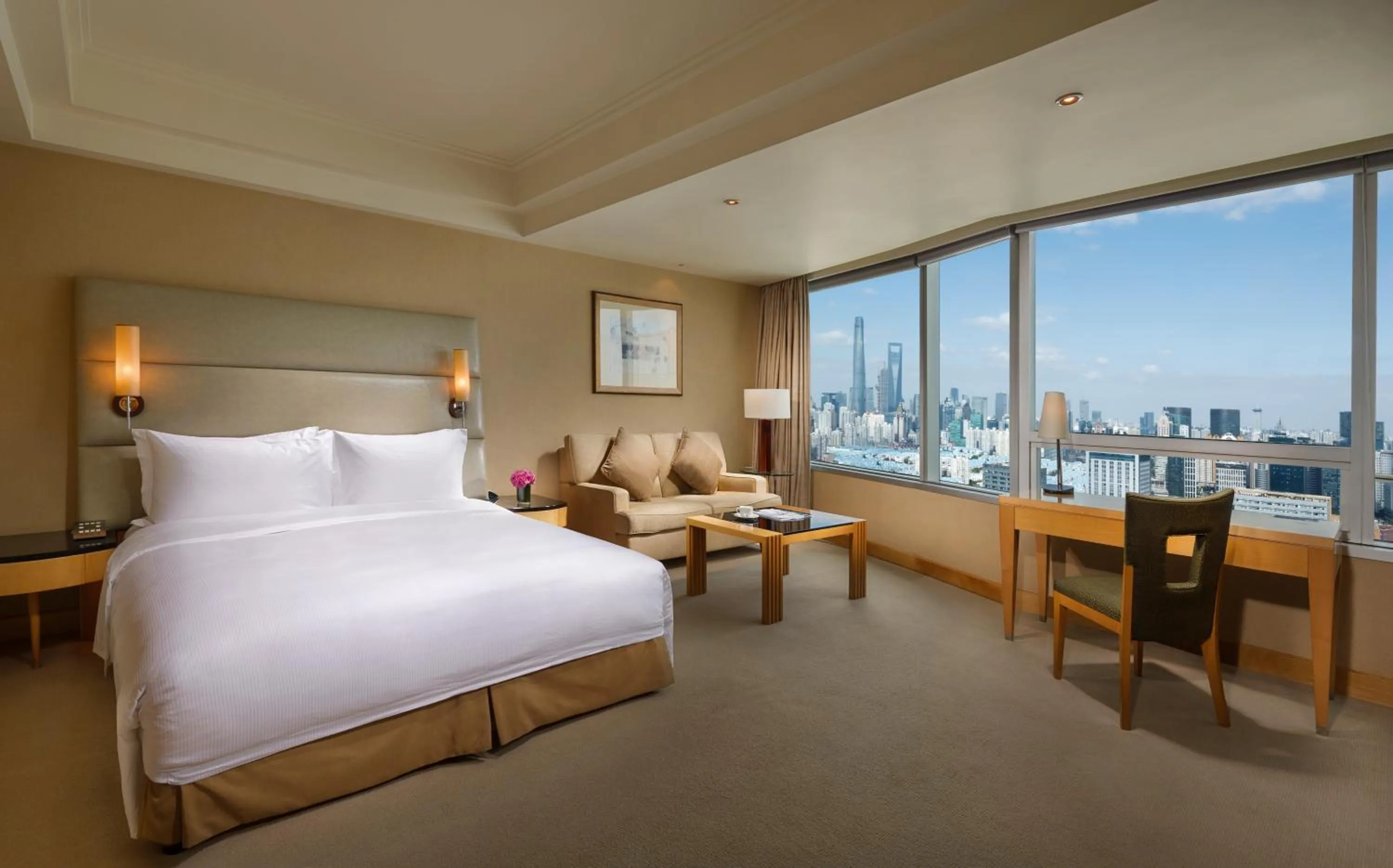 Bedroom, Bed in DoubleTree by Hilton Shanghai Pudong - Present welcome cookie