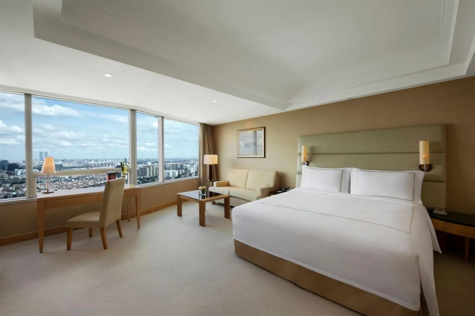 Photo of the whole room, Bed in DoubleTree by Hilton Shanghai Pudong - Present welcome cookie