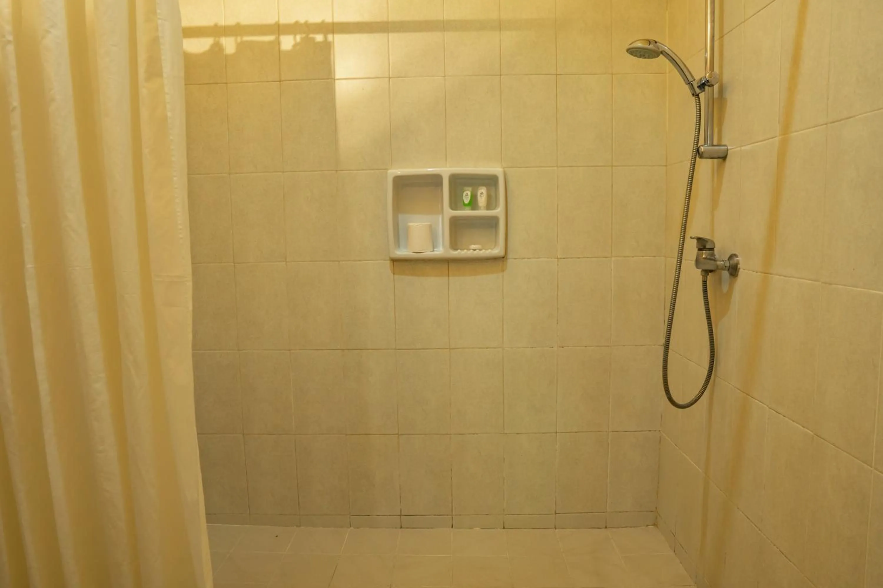 Bathroom in Besakih Beach Hotel