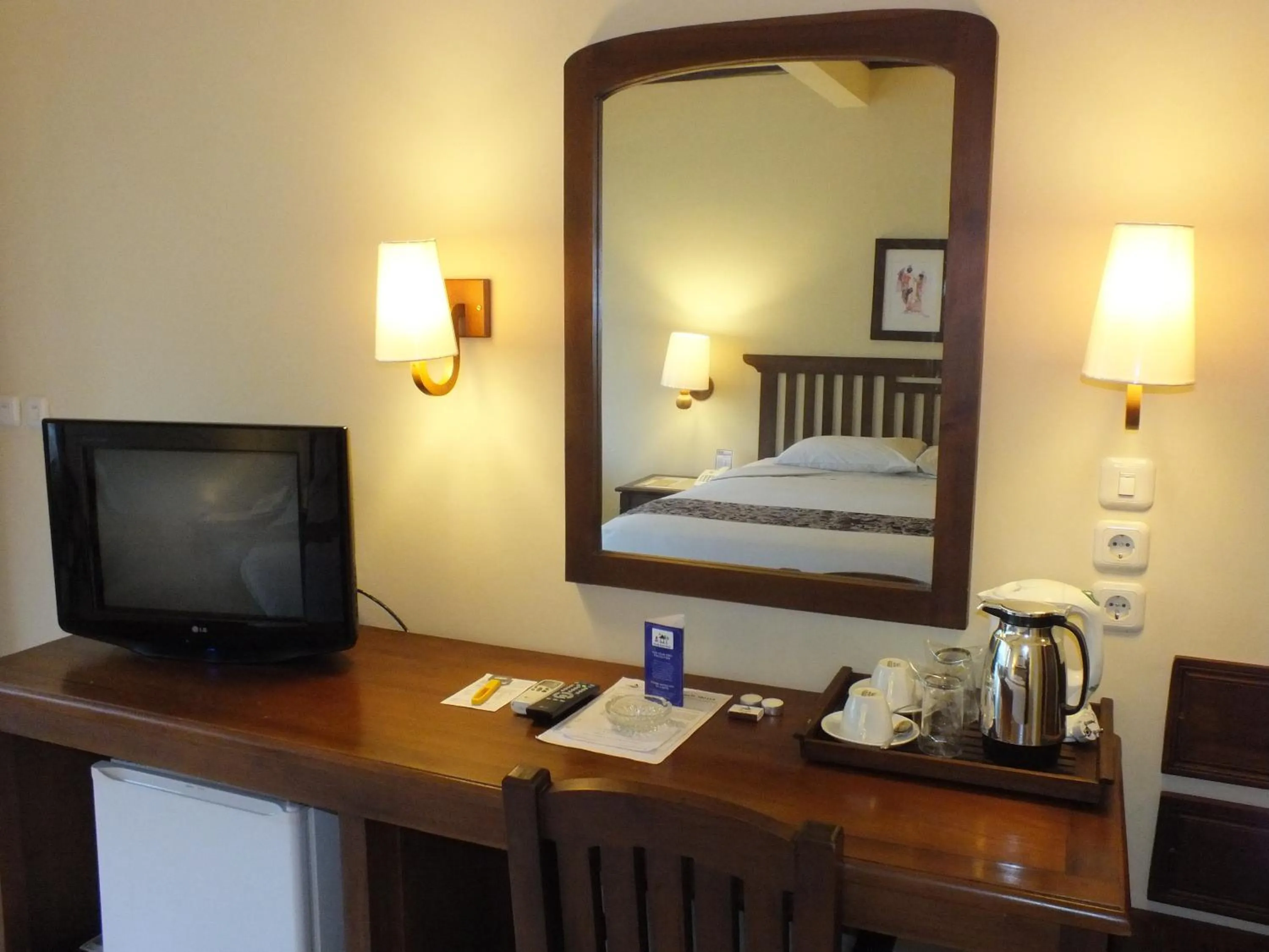 Coffee/tea facilities, Bed in Besakih Beach Hotel