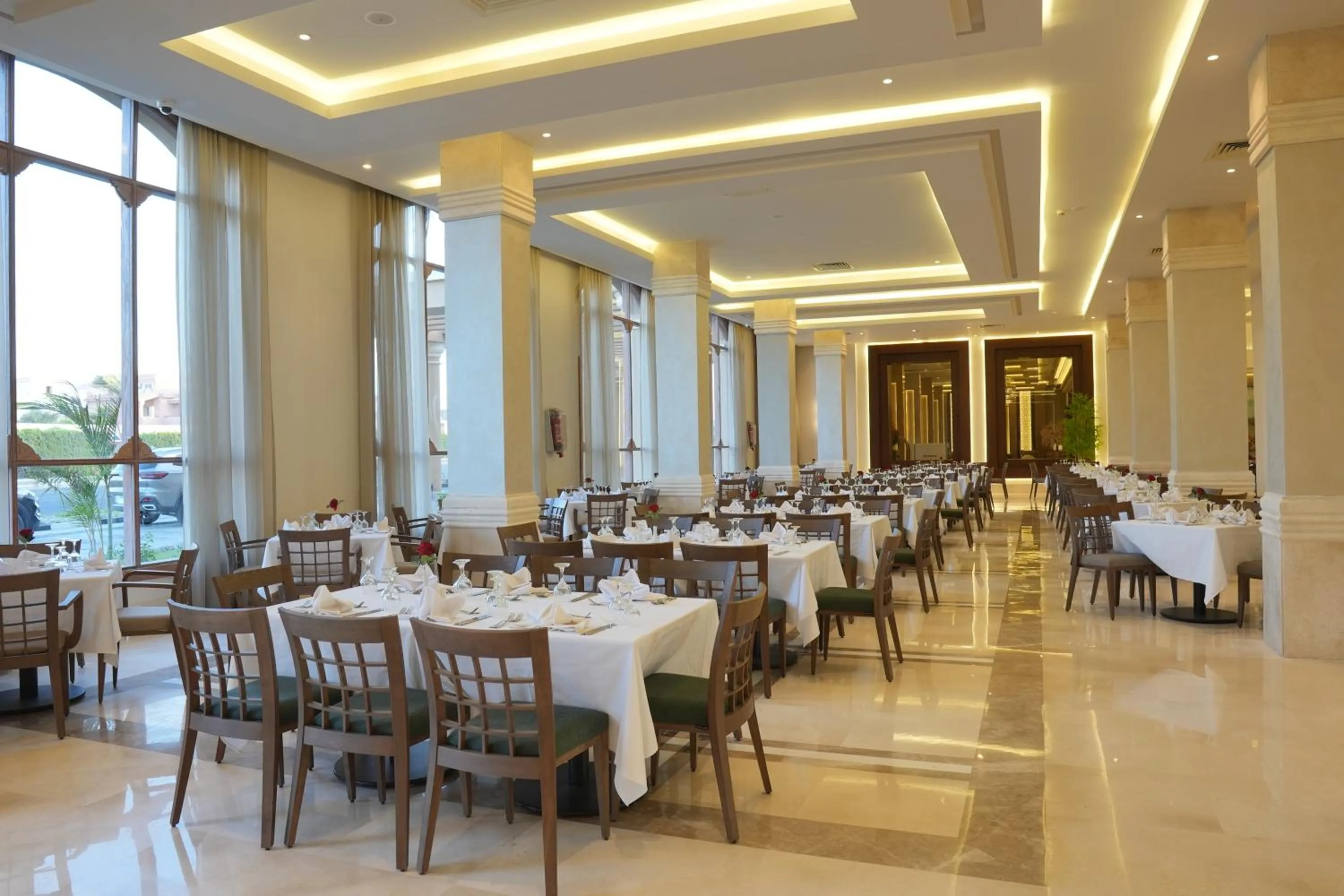 Restaurant/places to eat in Charmillion Gardens Aquapark