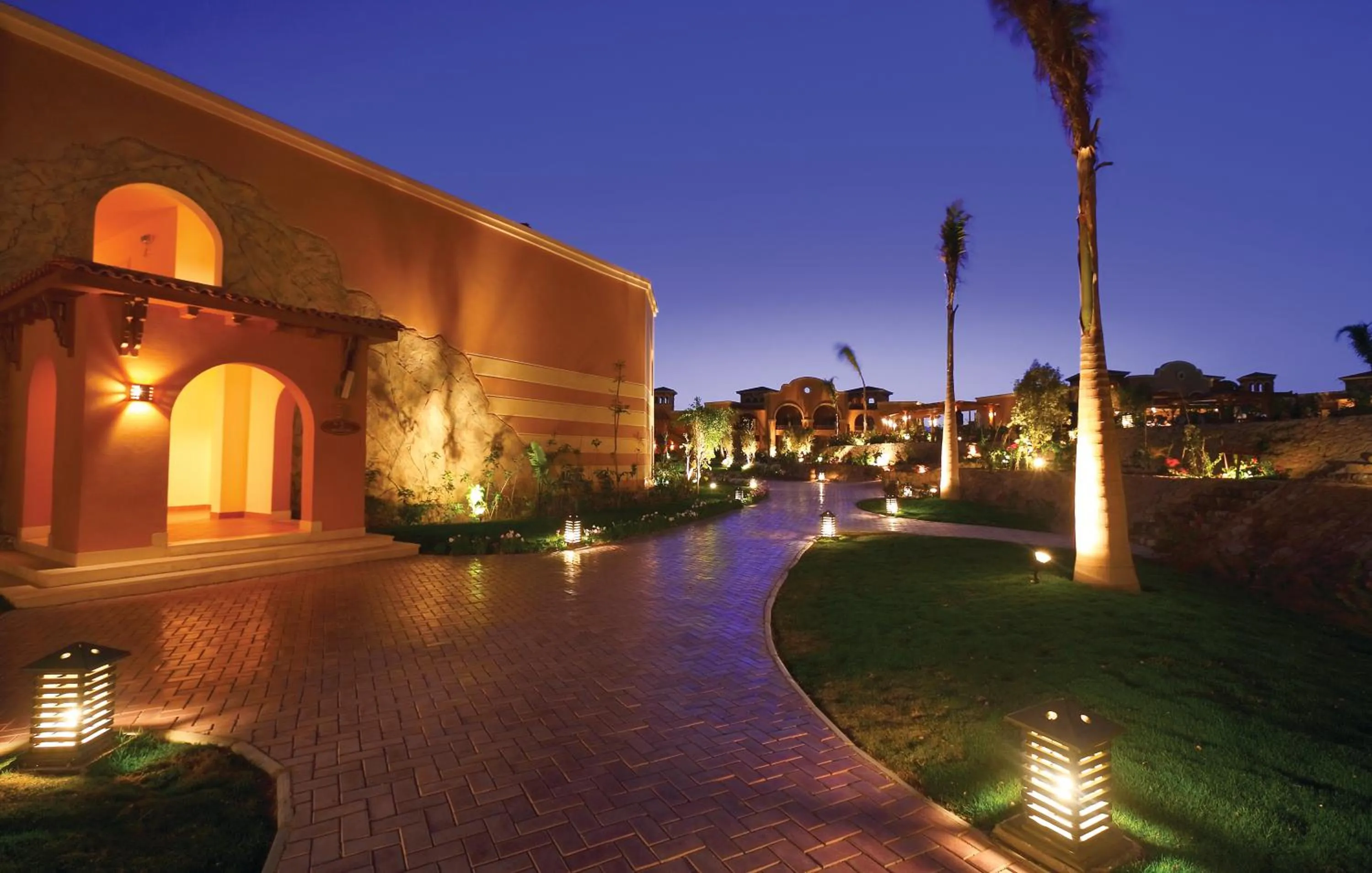 Property building in Charmillion Gardens Aquapark