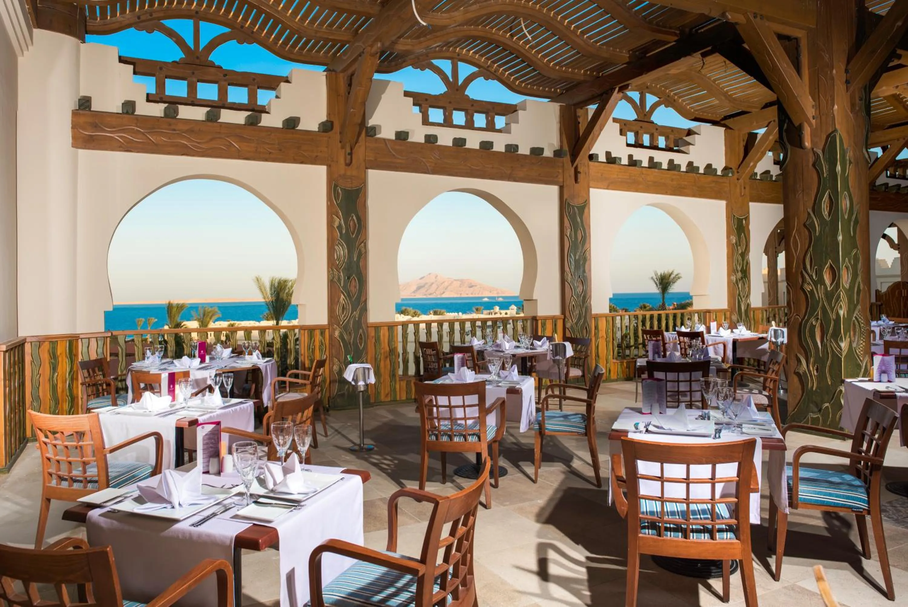 Restaurant/places to eat in Charmillion Club Resort