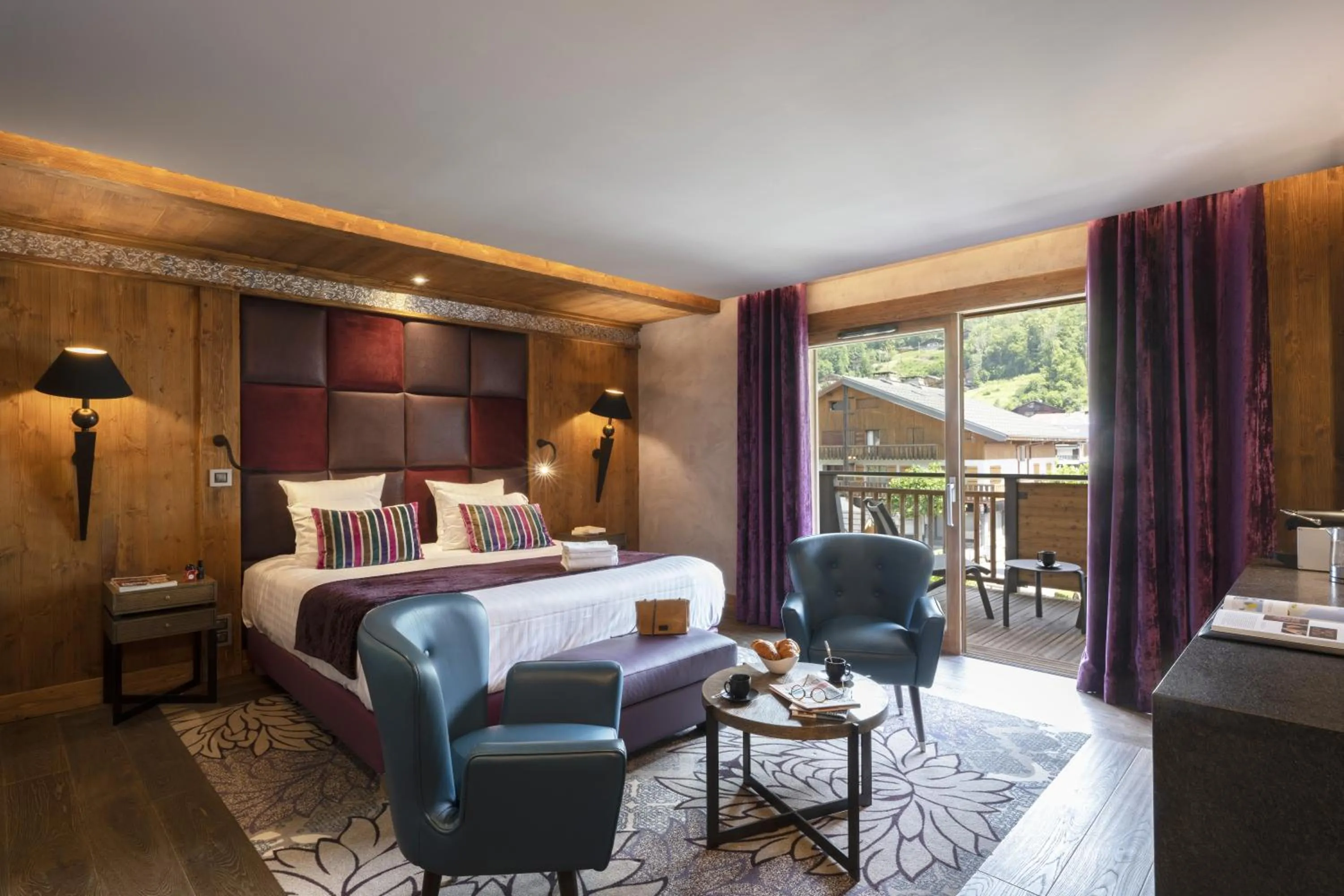 Bed in MGM Hôtels & Résidences - Hôtel Les Suites d'Alexane