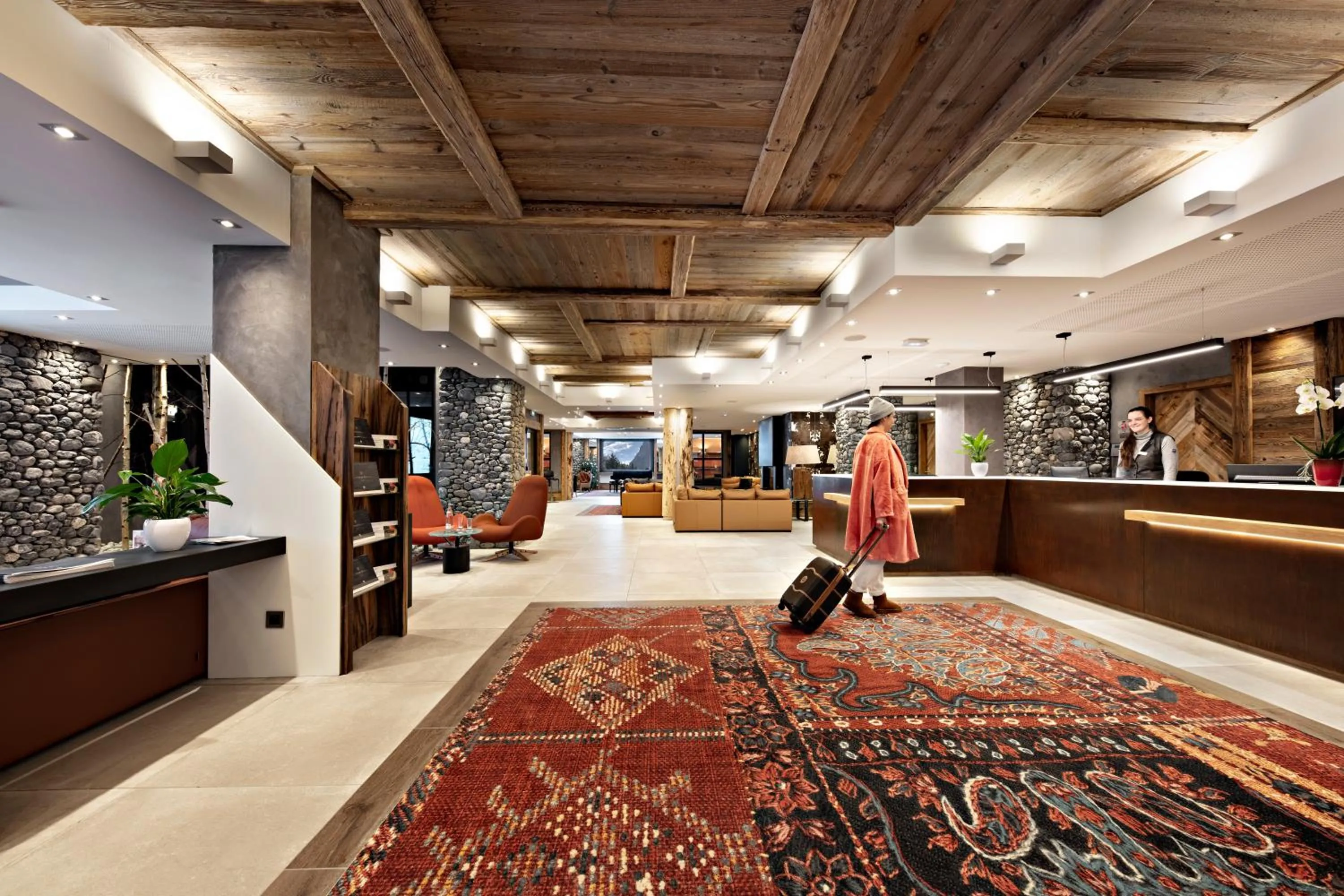 Lobby or reception in MGM Hôtels & Résidences - Hôtel Les Suites d'Alexane