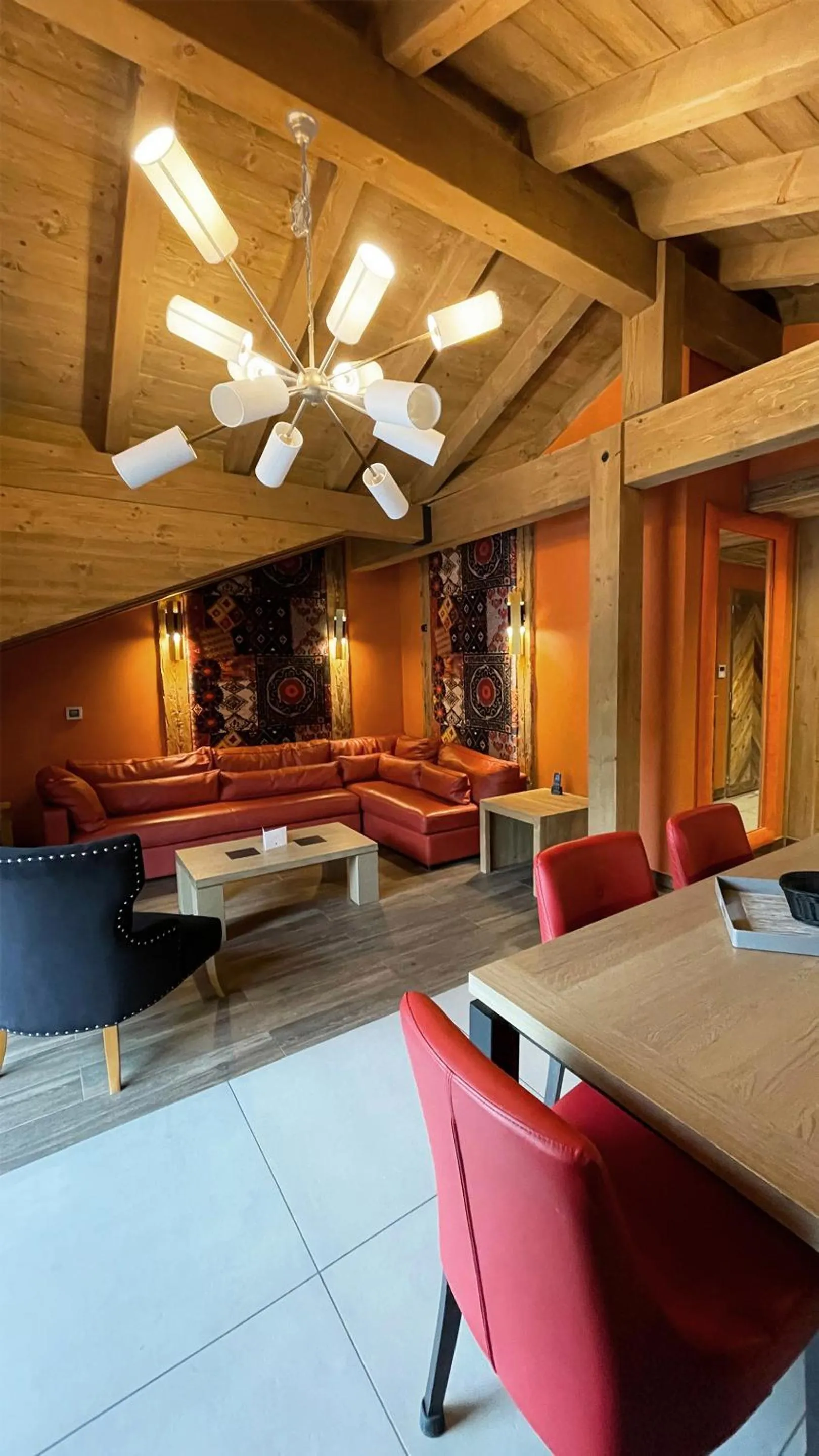 Living room in MGM Hôtels & Résidences - Hôtel Les Suites d'Alexane