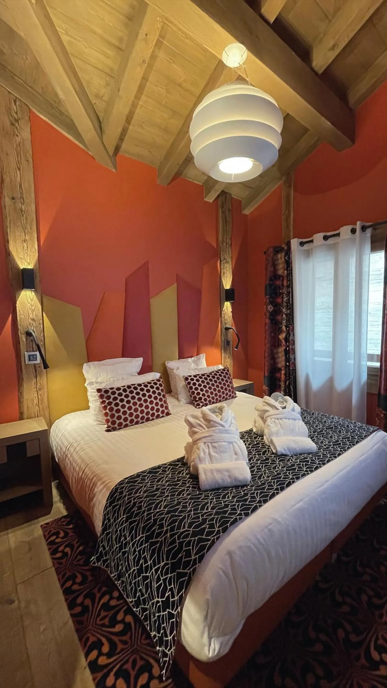 Bed in MGM Hôtels & Résidences - Hôtel Les Suites d'Alexane