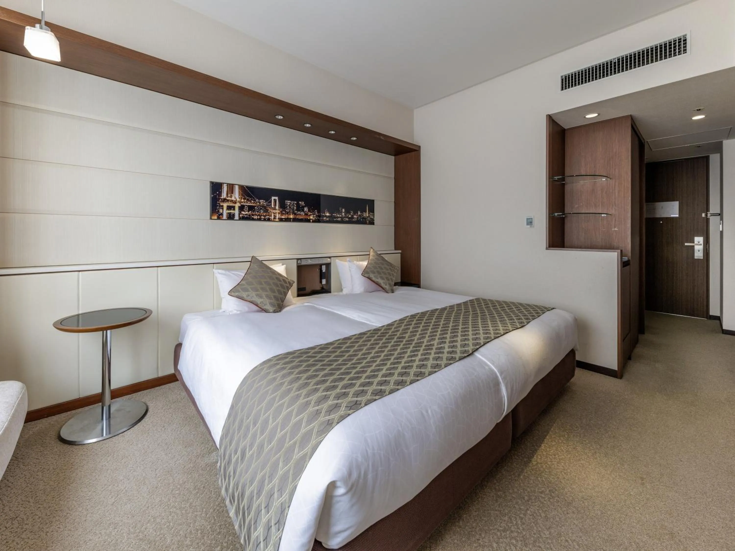 Bed in Solaria Nishitetsu Hotel Ginza