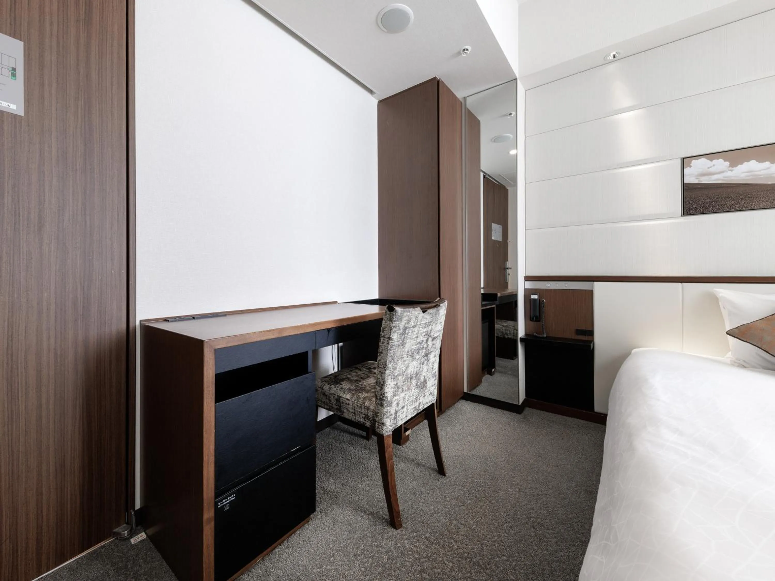 Photo of the whole room, Bed in Solaria Nishitetsu Hotel Ginza