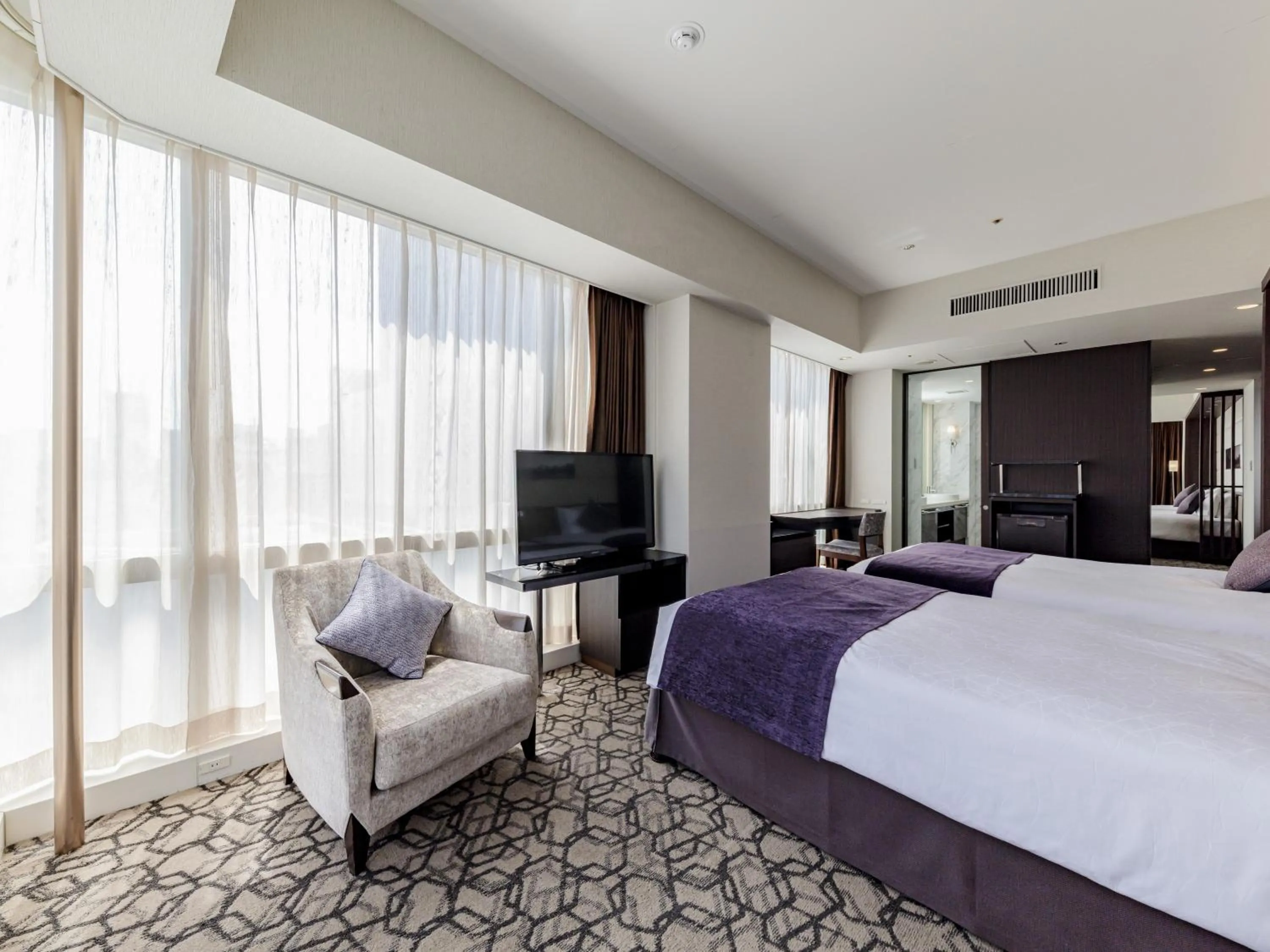 Photo of the whole room, Bed in Solaria Nishitetsu Hotel Ginza