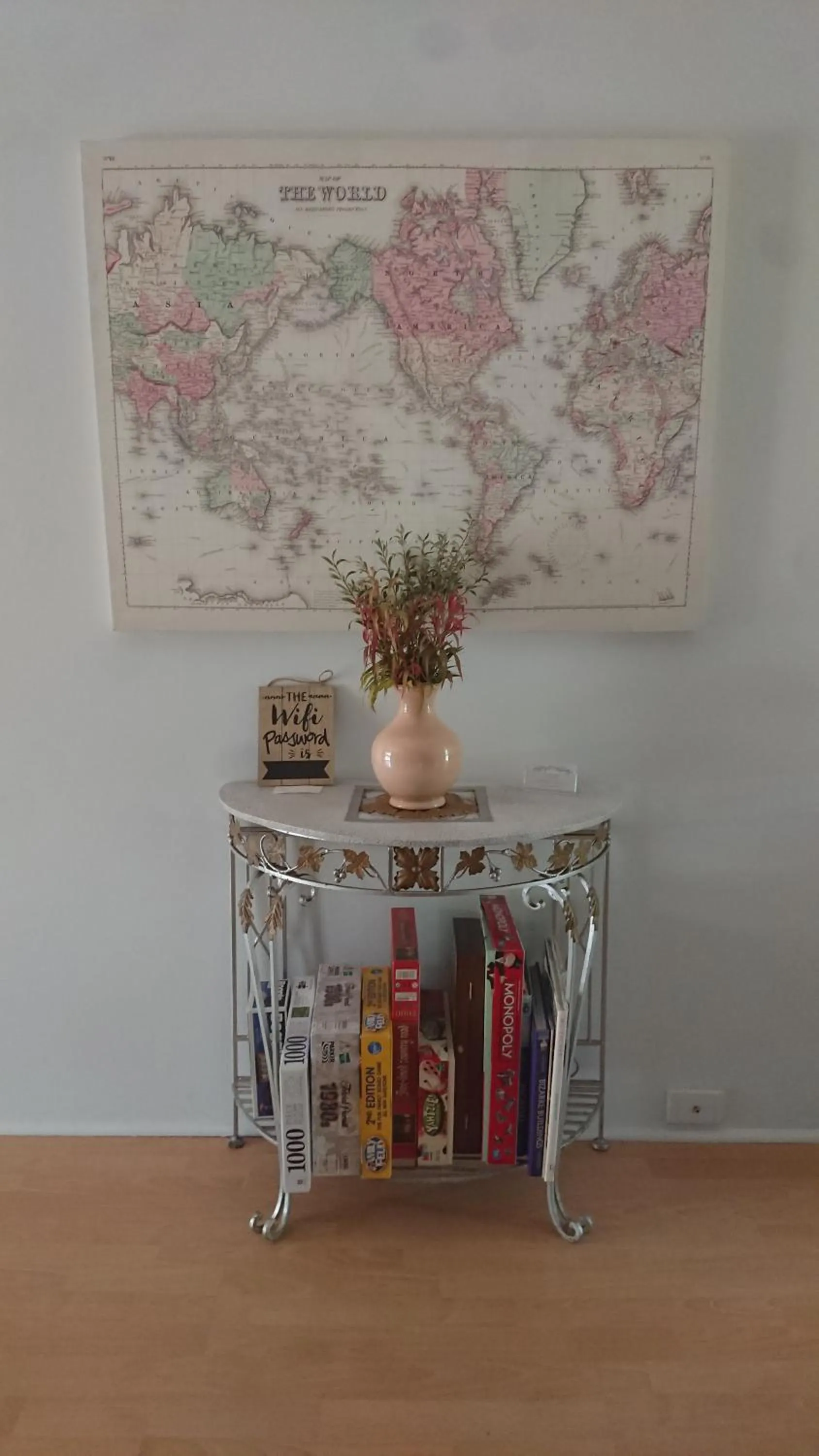 Communal lounge/ TV room in The Cottage on George Street