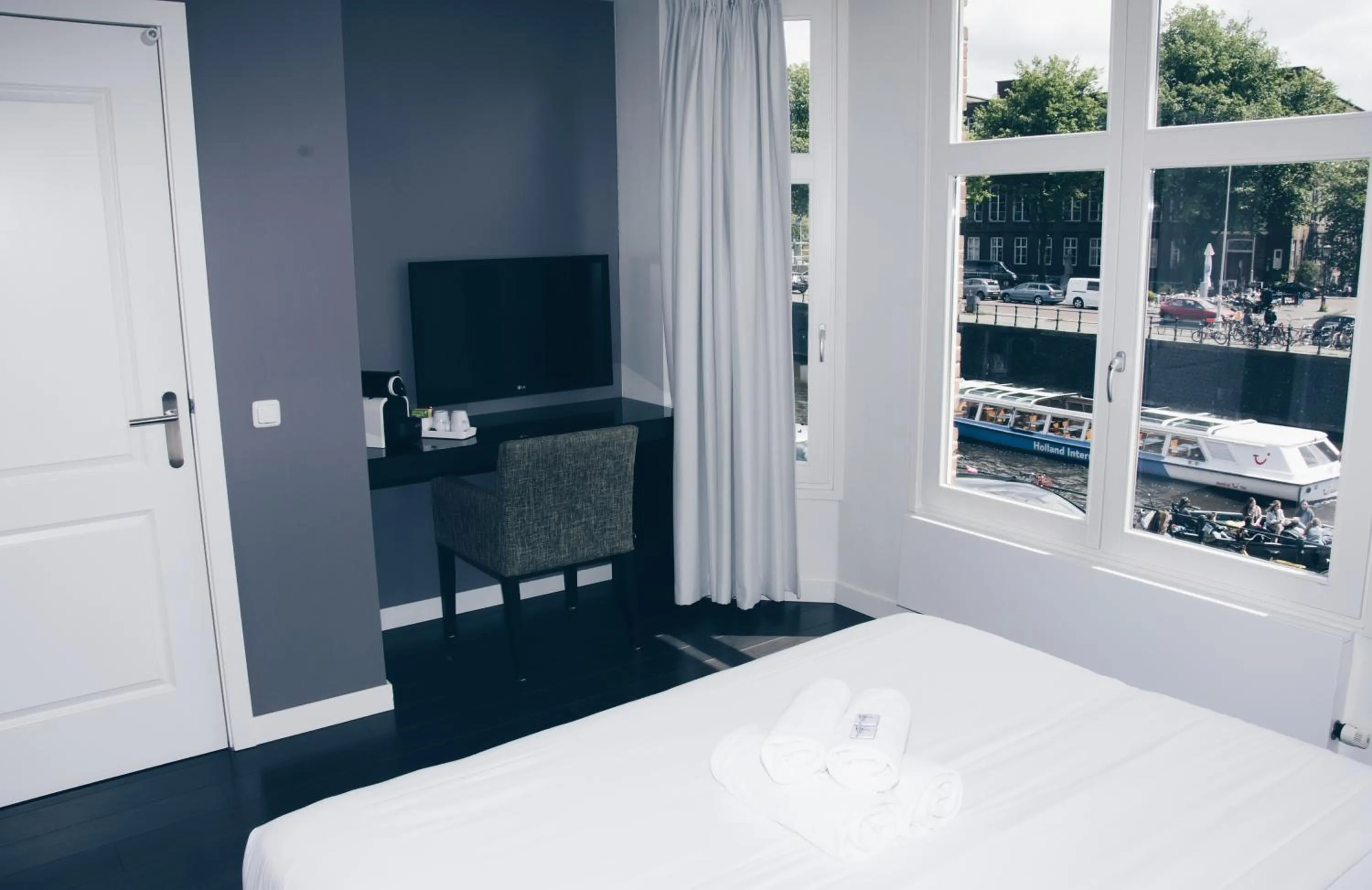 River view, Bed in Canal House Inn