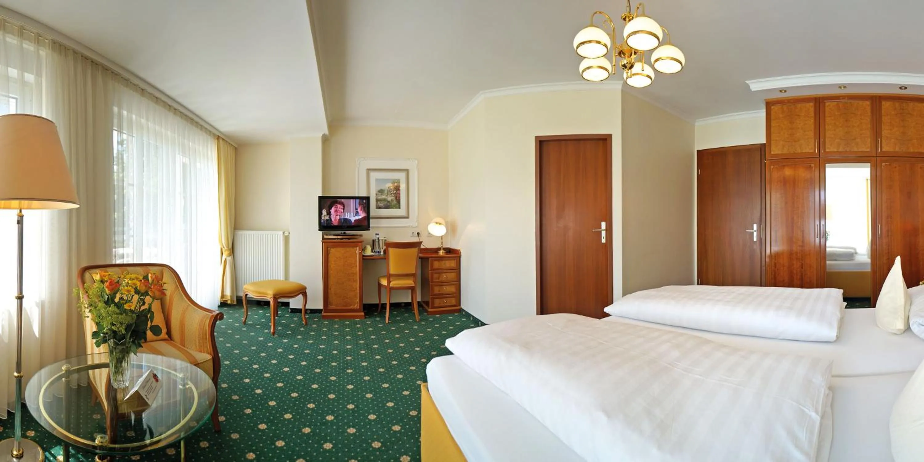 Photo of the whole room, Bed in Hotel Sacher-Stoiber