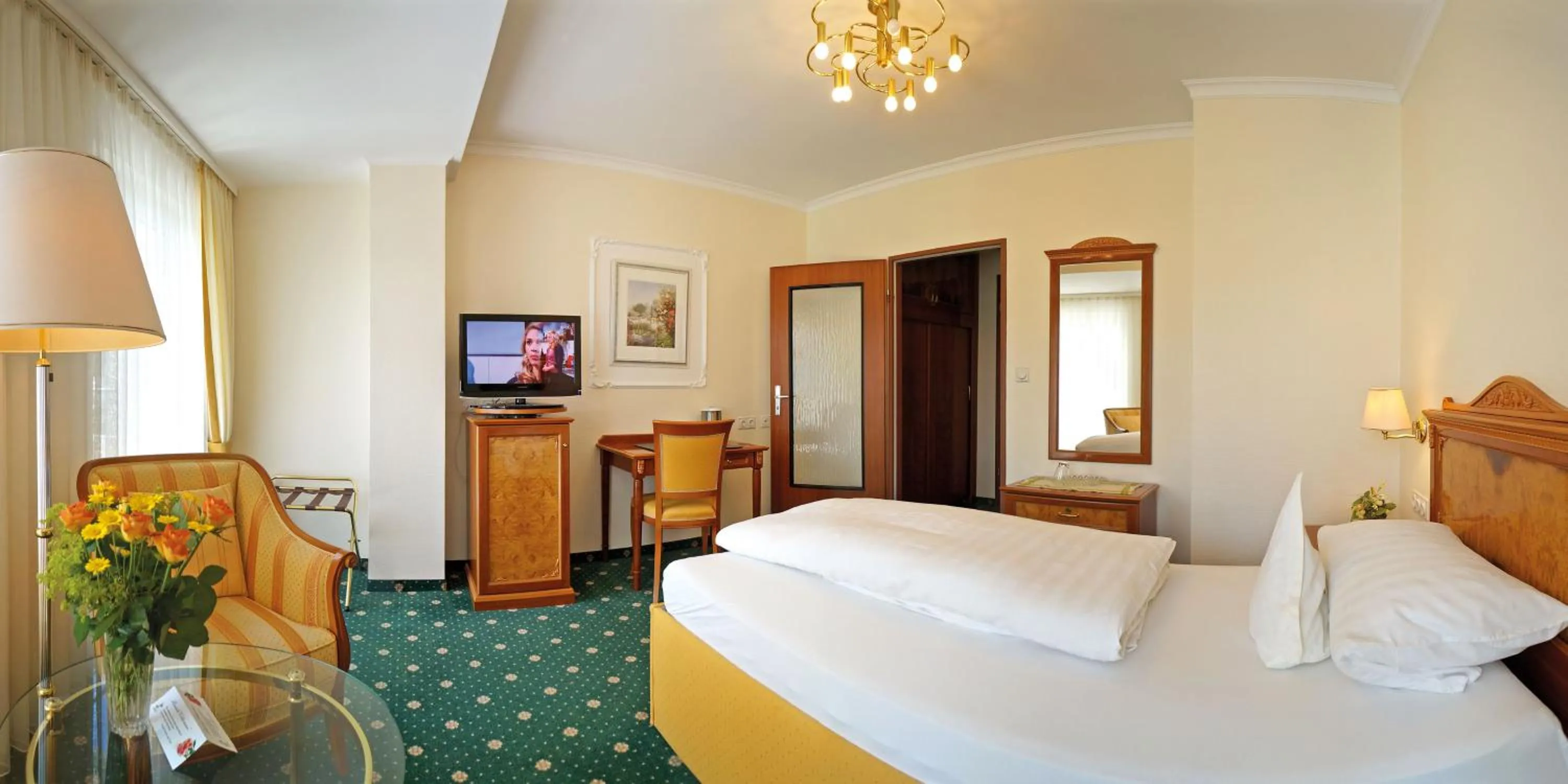 Photo of the whole room, Bed in Hotel Sacher-Stoiber